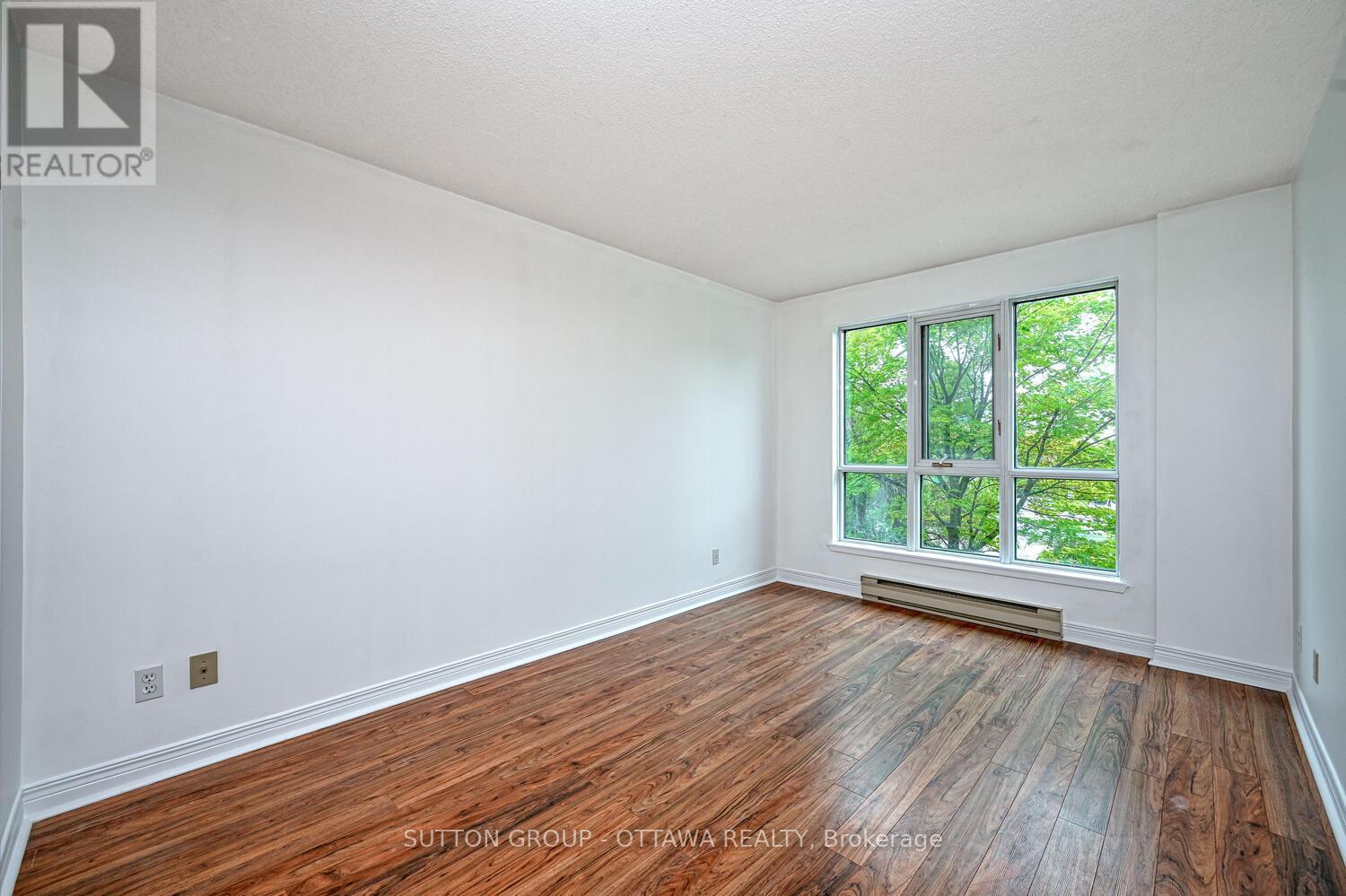 202 - 550 Cambridge Street S