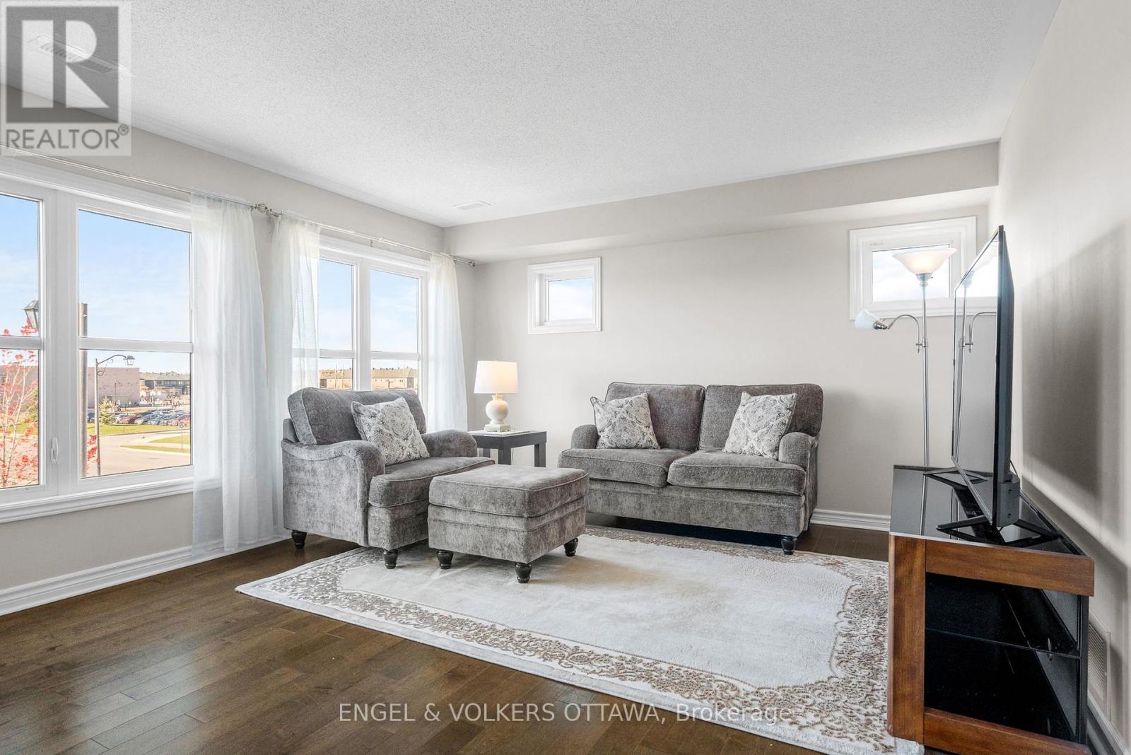 B - 743 Magnolia Street