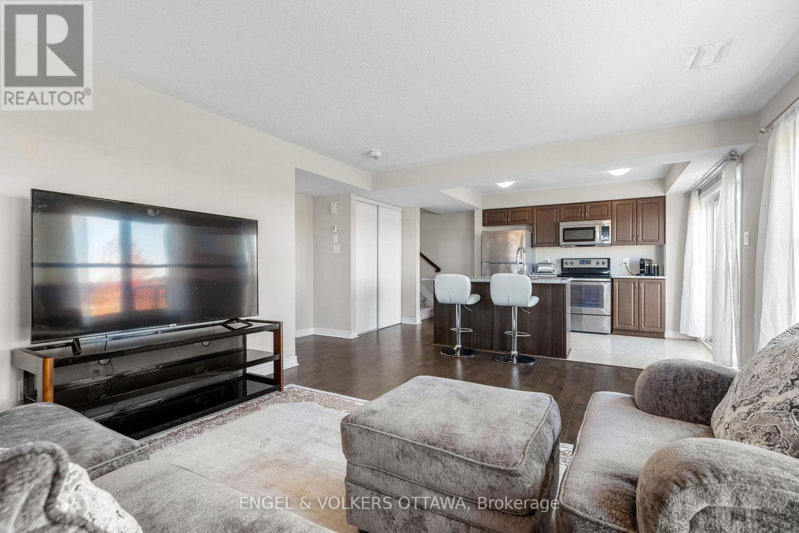 B - 743 Magnolia Street