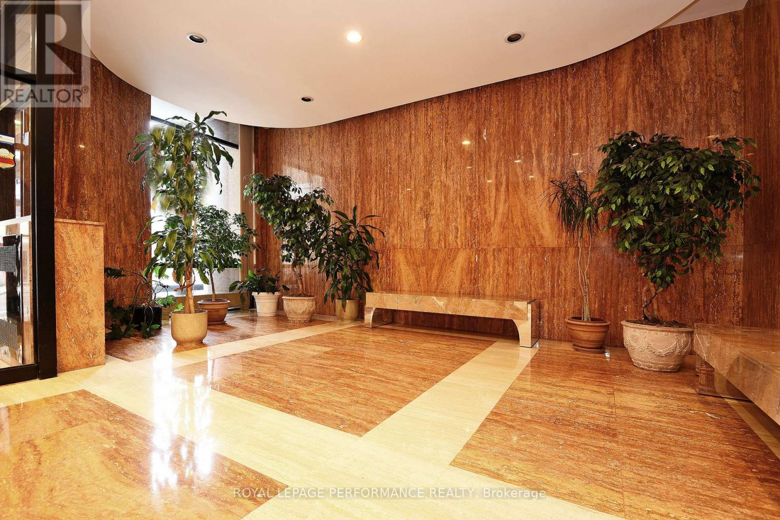 308 - 475 Laurier Avenue W