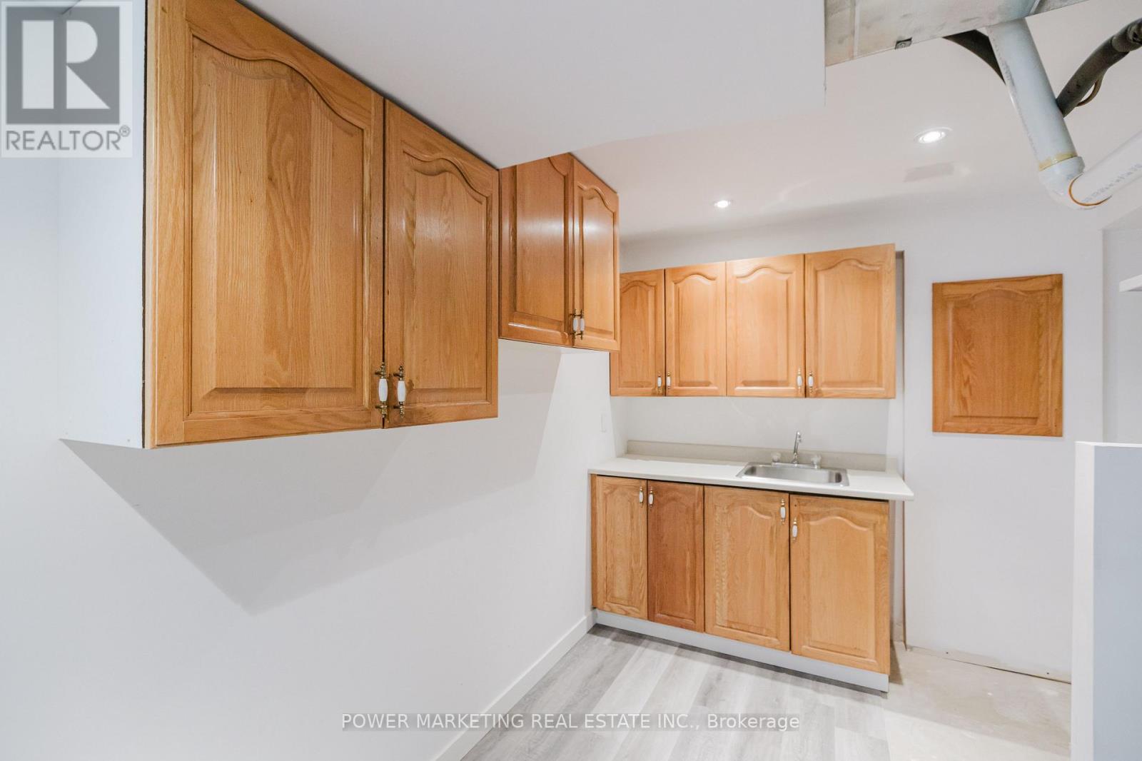 318 Rustic Hills Crescent