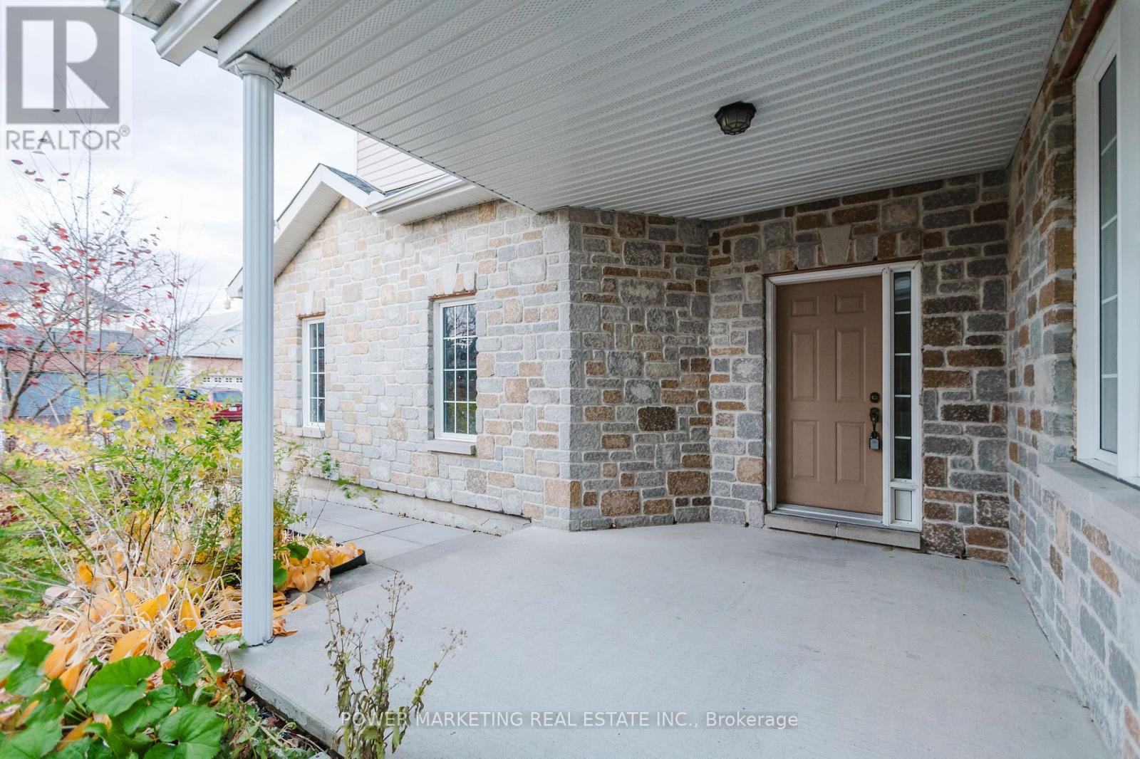 318 Rustic Hills Crescent