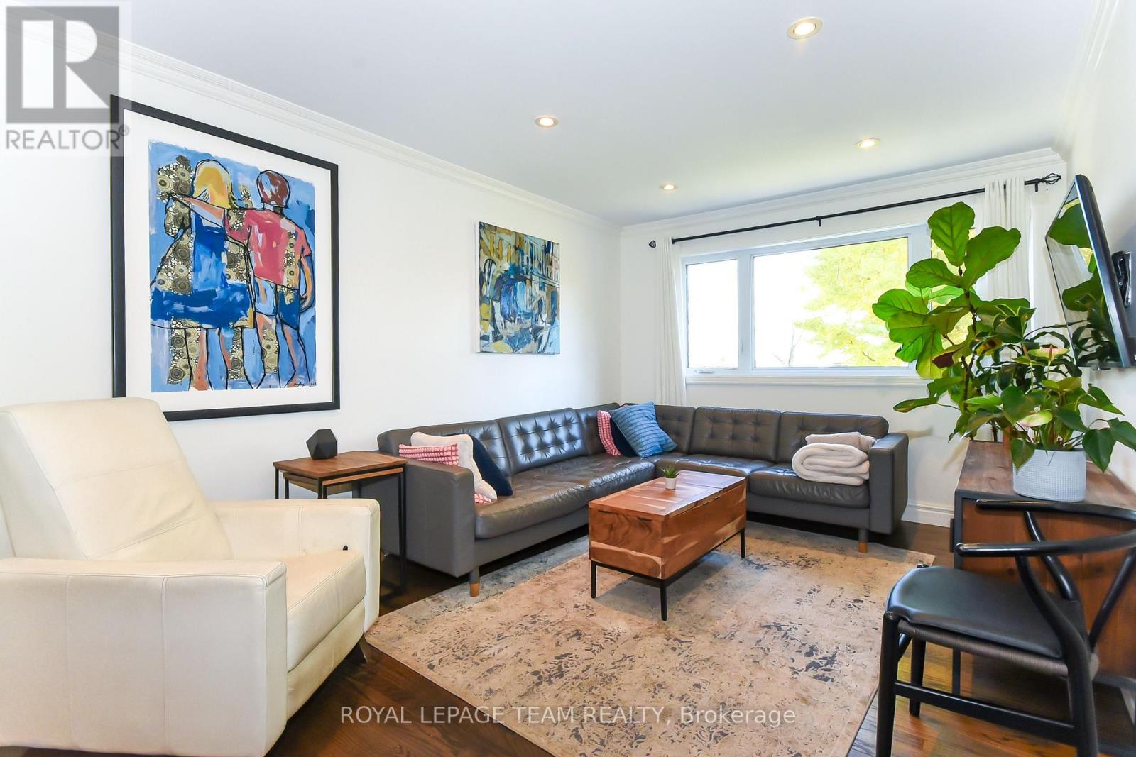 902 Broadview Avenue