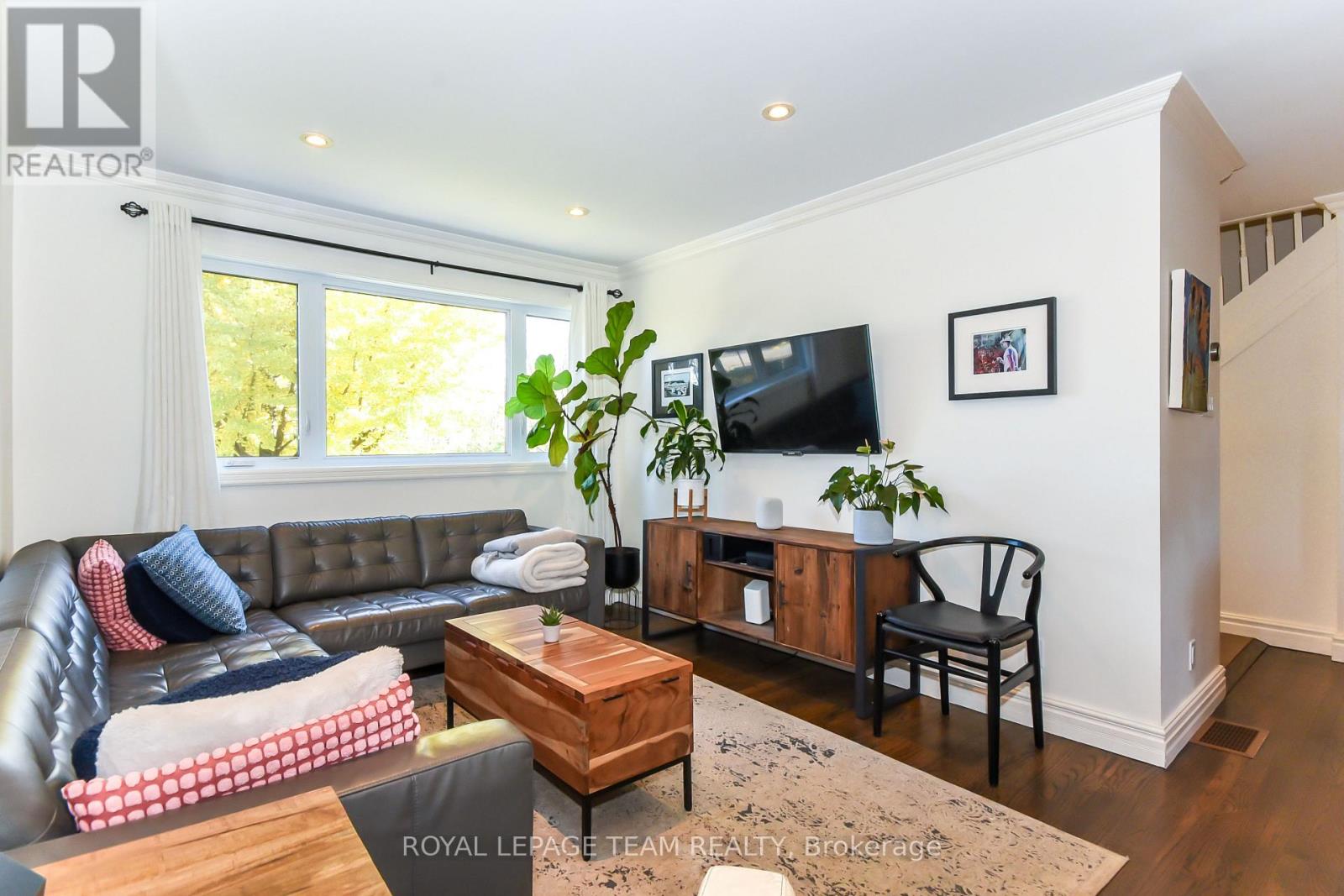 902 Broadview Avenue