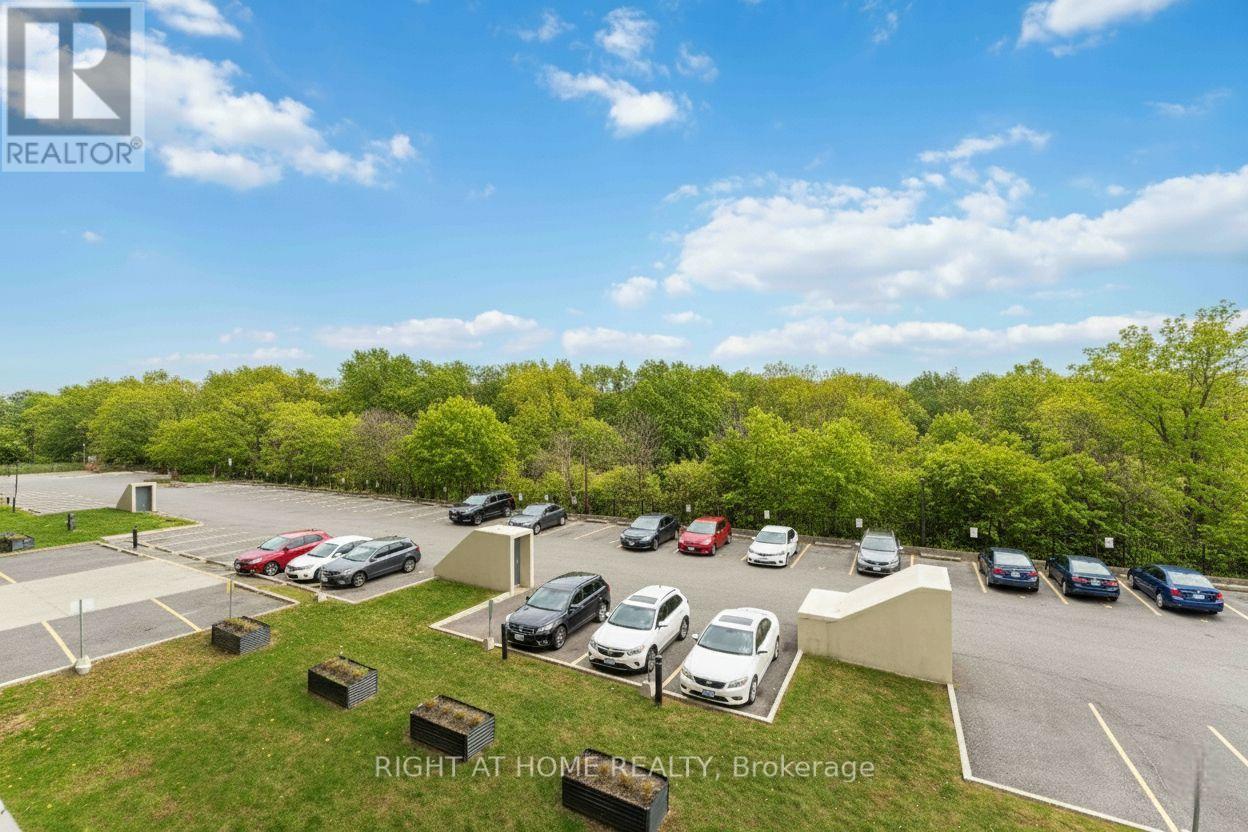 311 - 665 Bathgate Drive