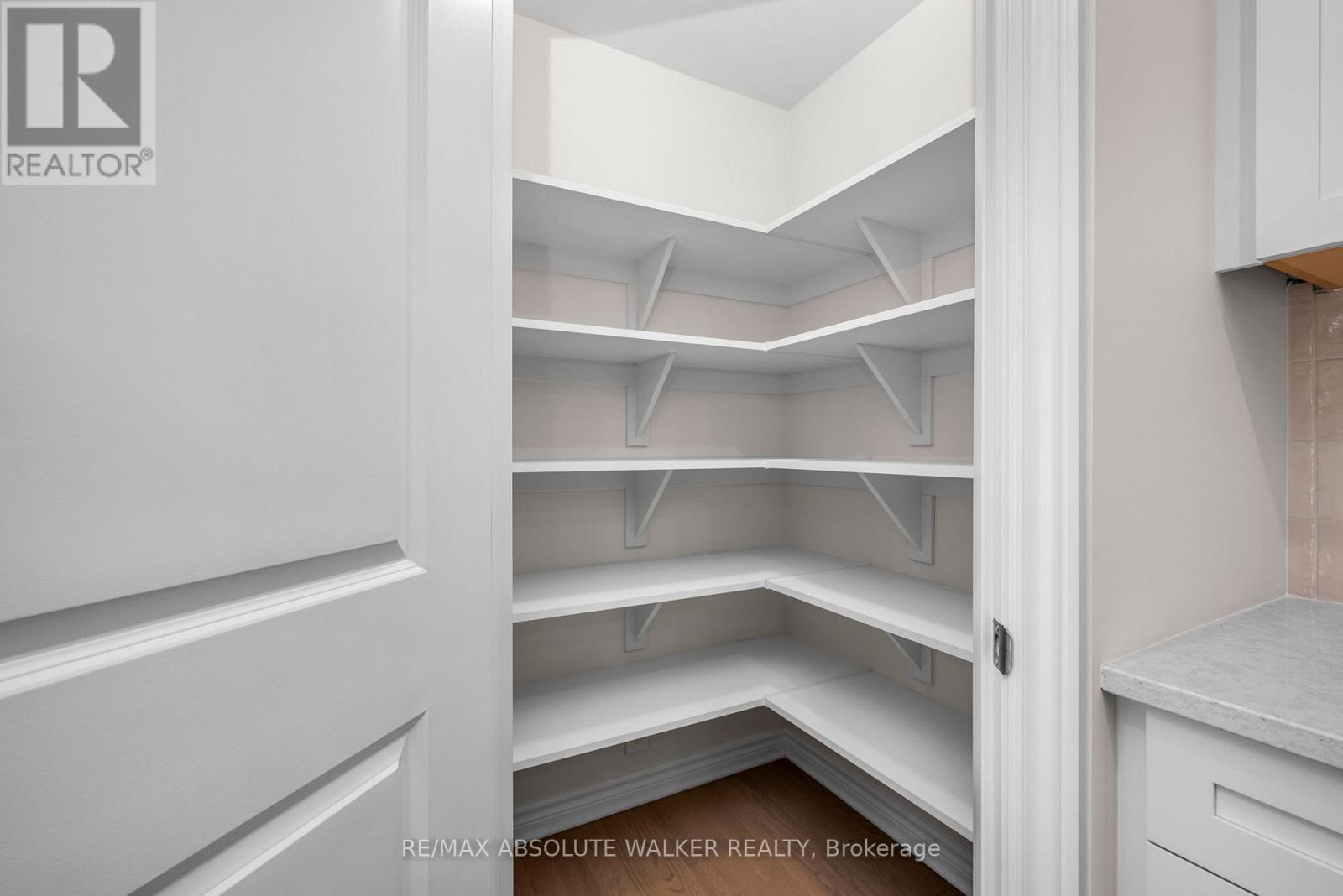 702 Du Rivage Street