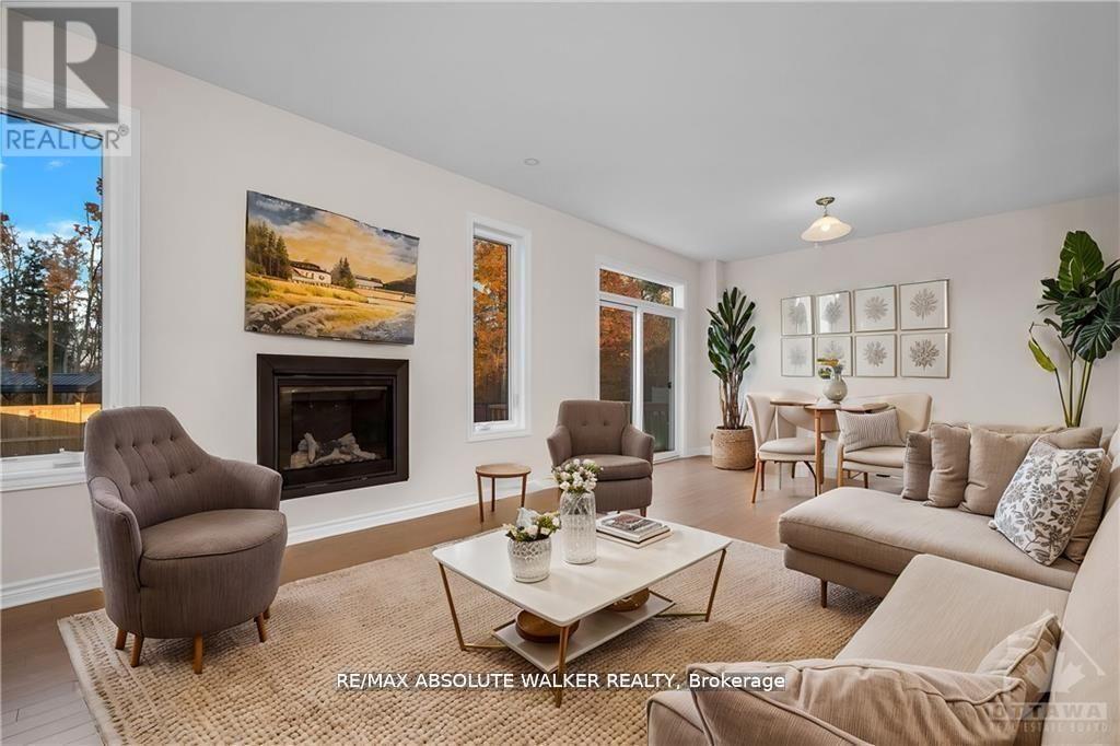 702 Du Rivage Street