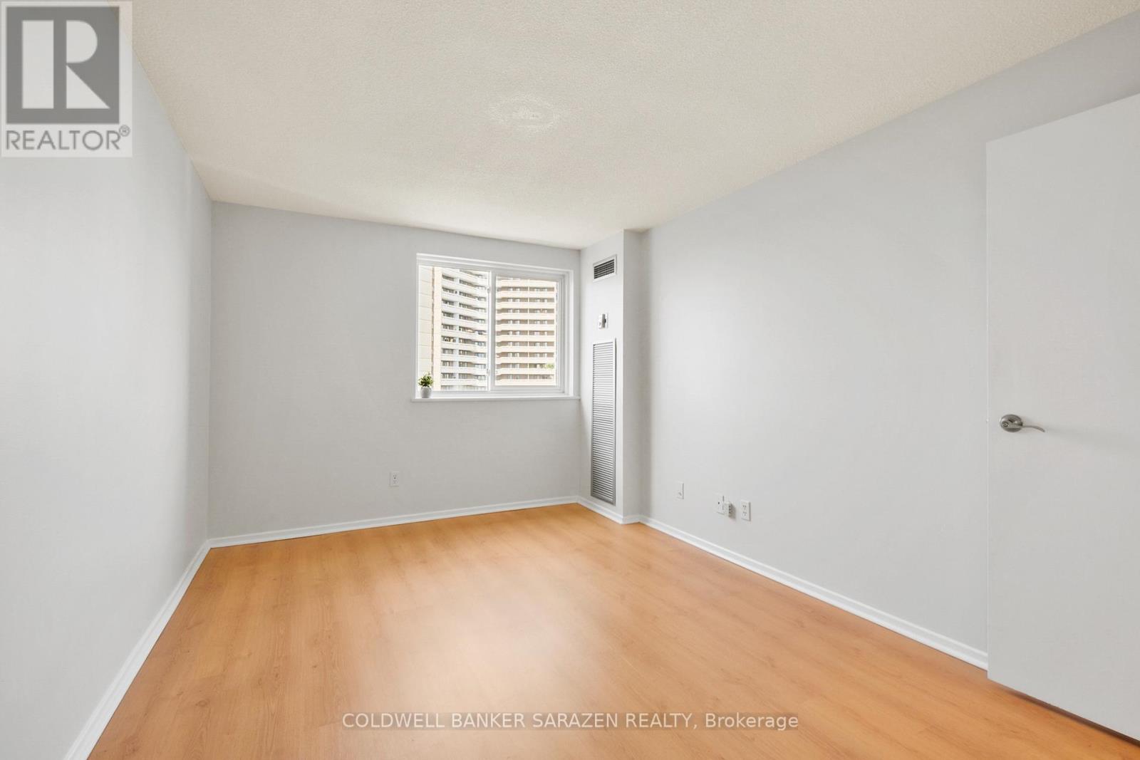 1115 - 1100 Ambleside Drive