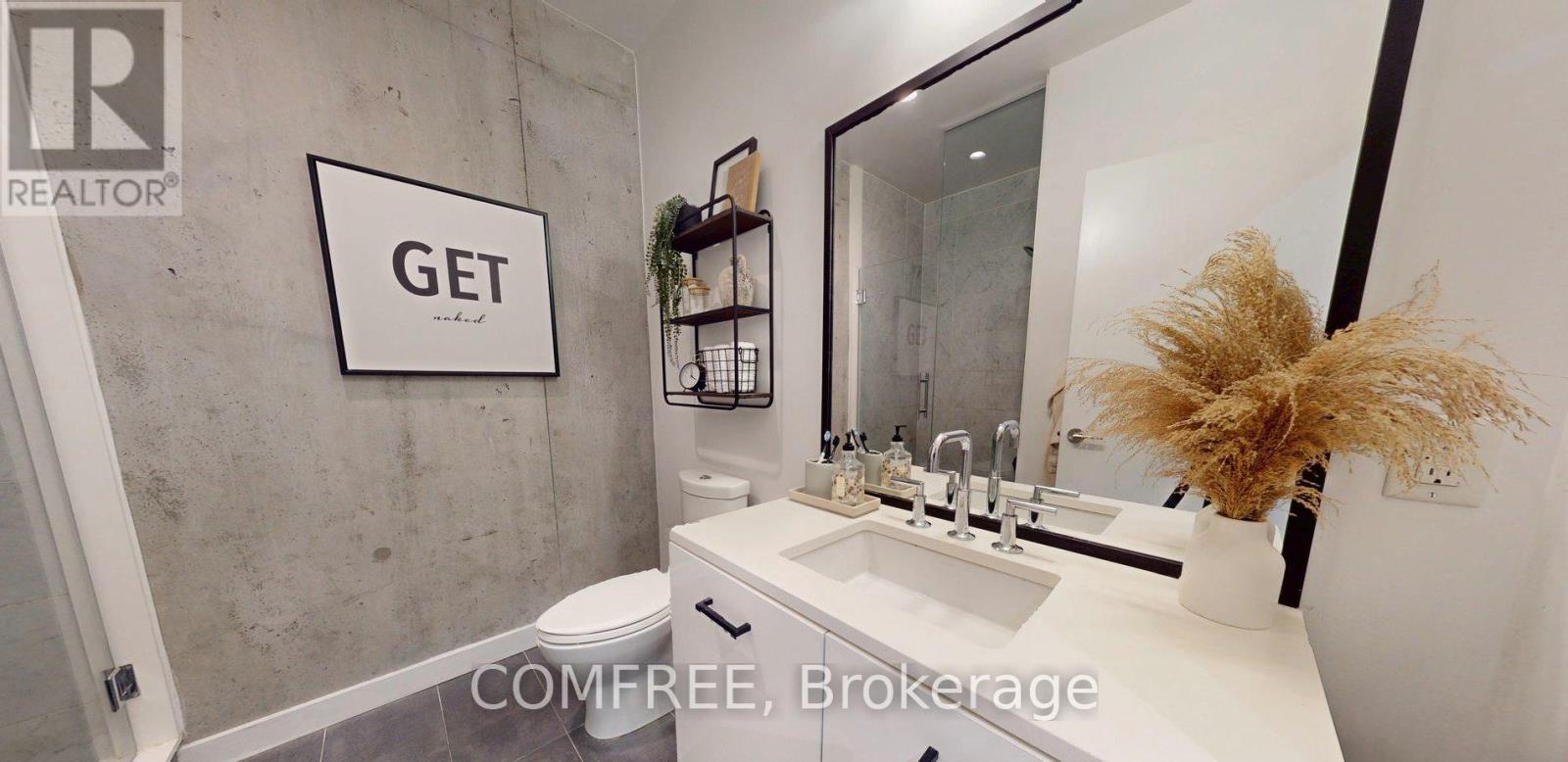 402 - 224 Lyon Street N