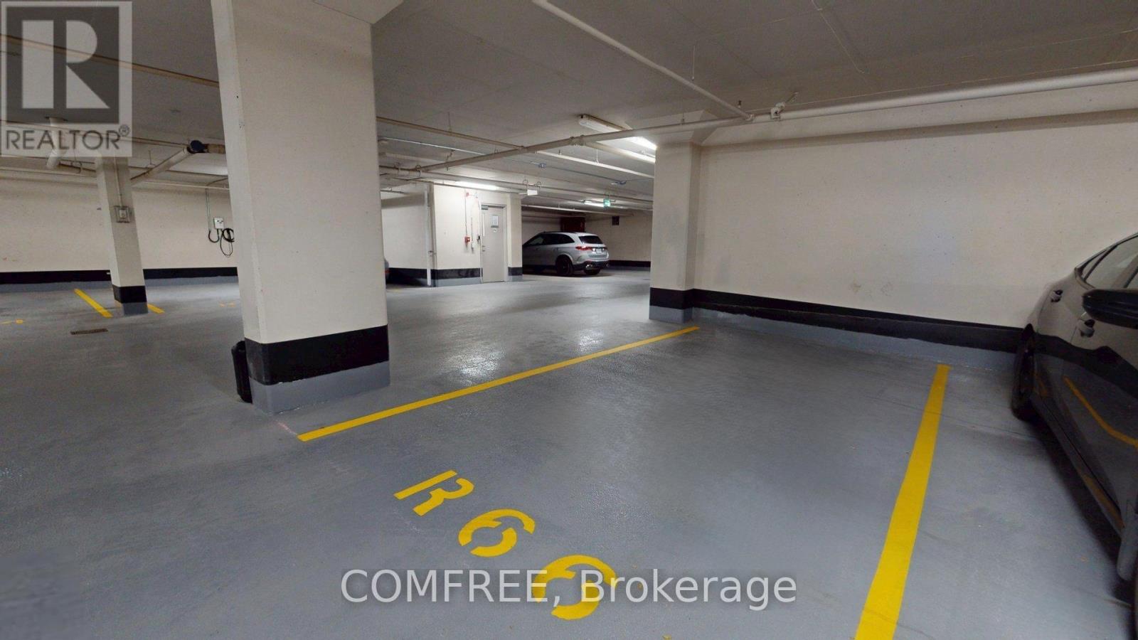 402 - 224 Lyon Street N