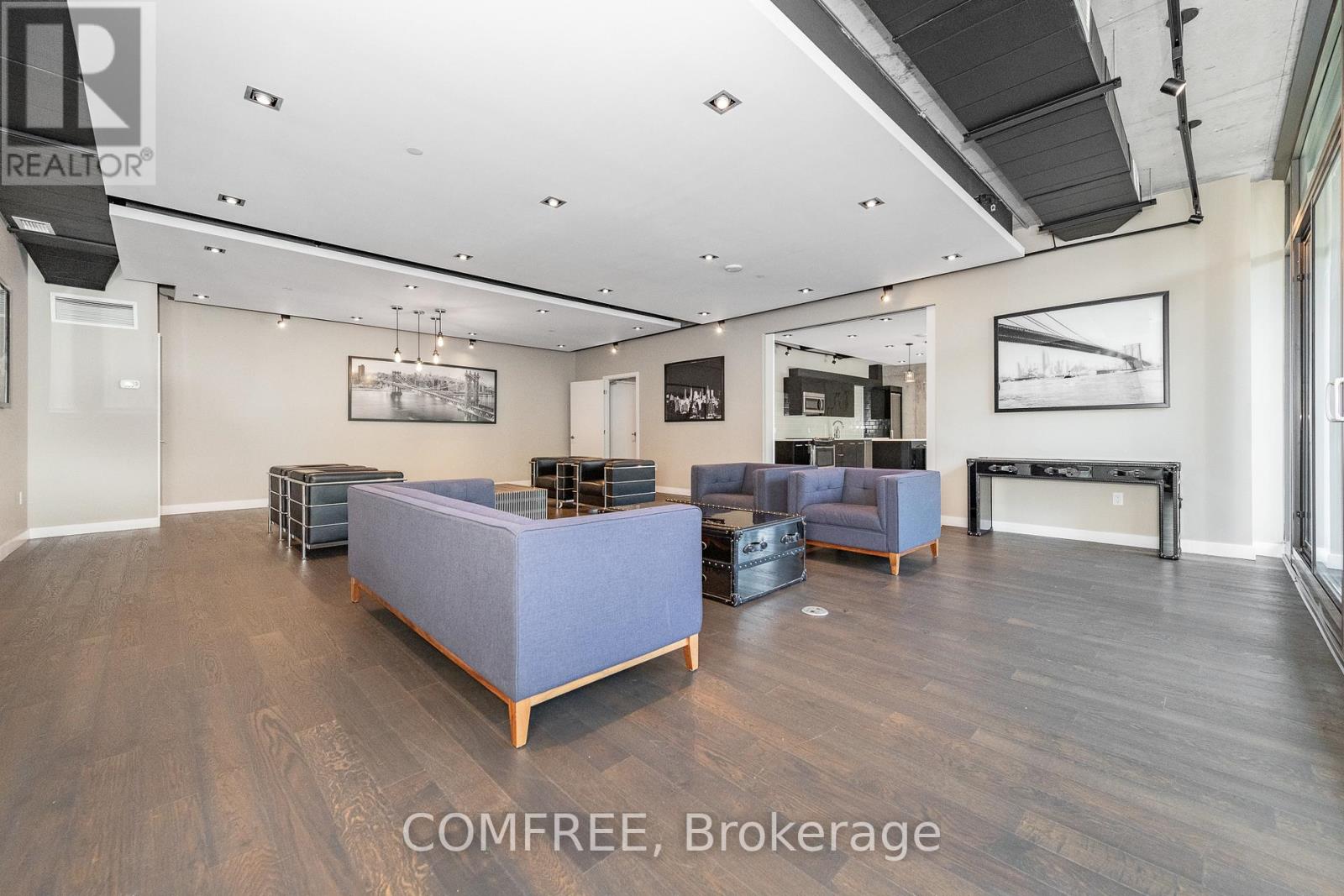 402 - 224 Lyon Street N