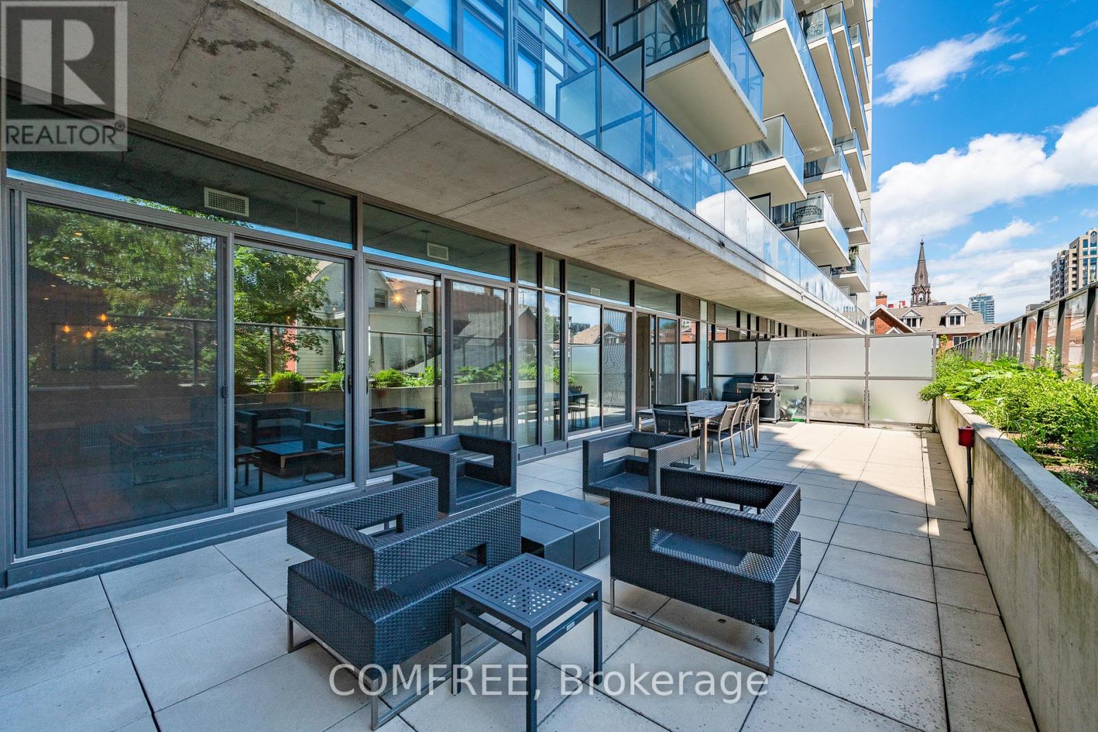 402 - 224 Lyon Street N