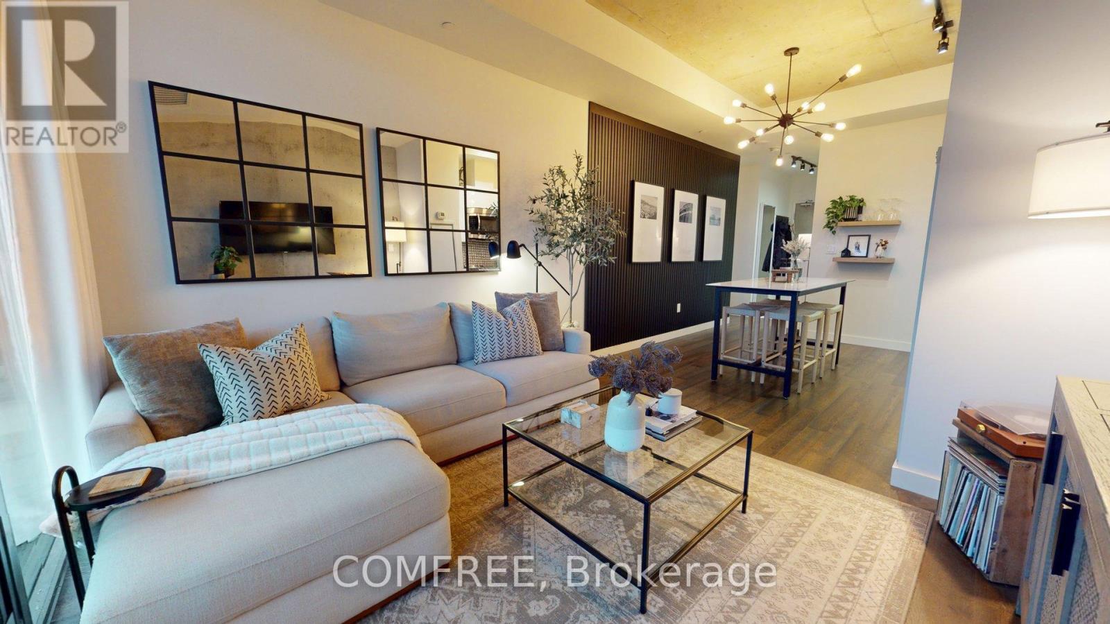 402 - 224 Lyon Street N