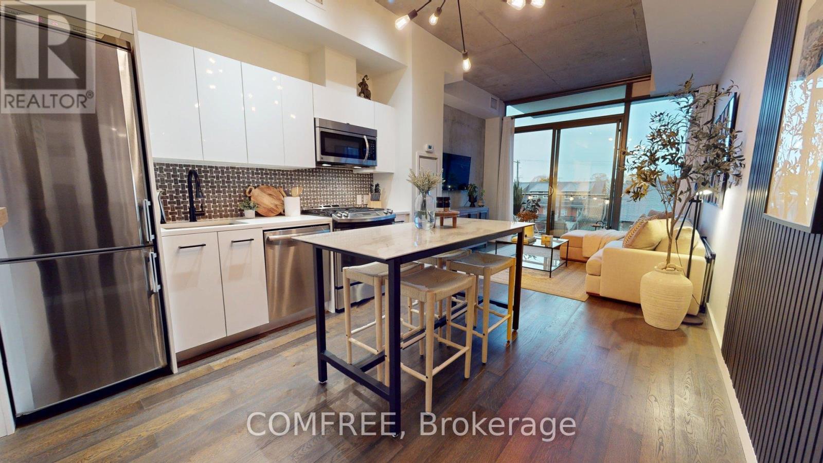 402 - 224 Lyon Street N