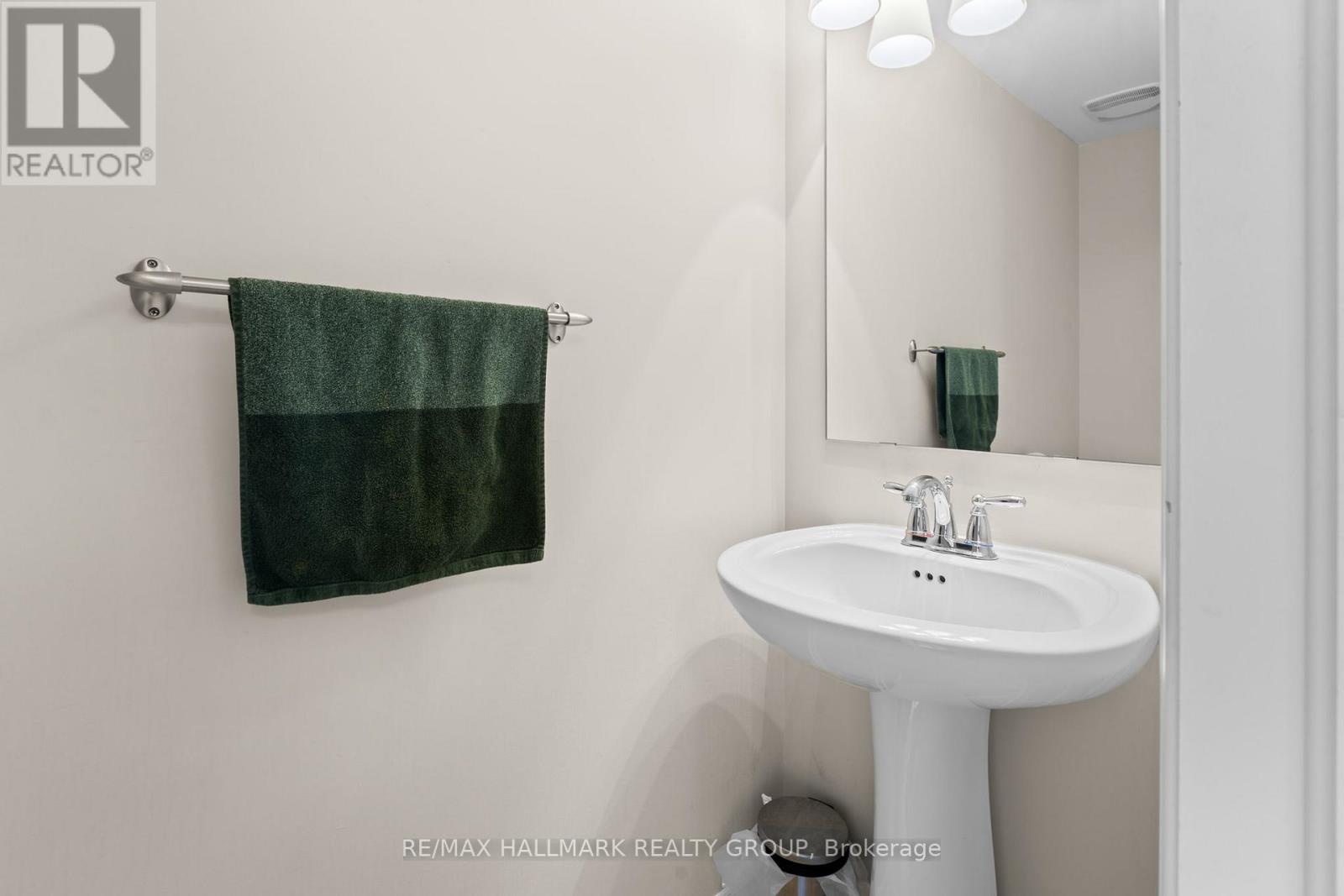 469 Meadowhawk Crescent