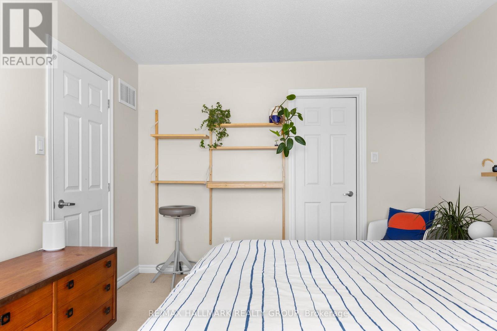 469 Meadowhawk Crescent