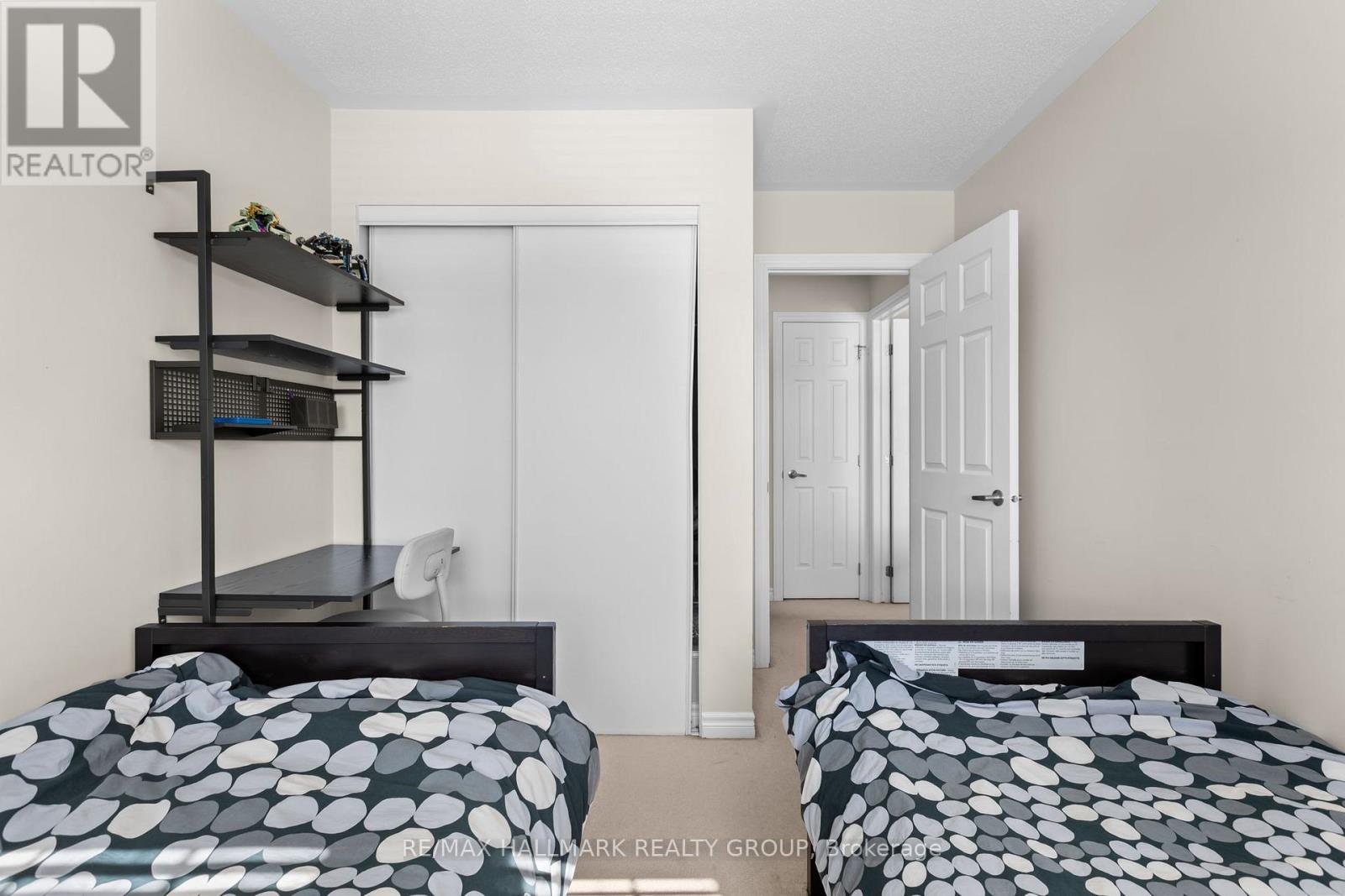 469 Meadowhawk Crescent