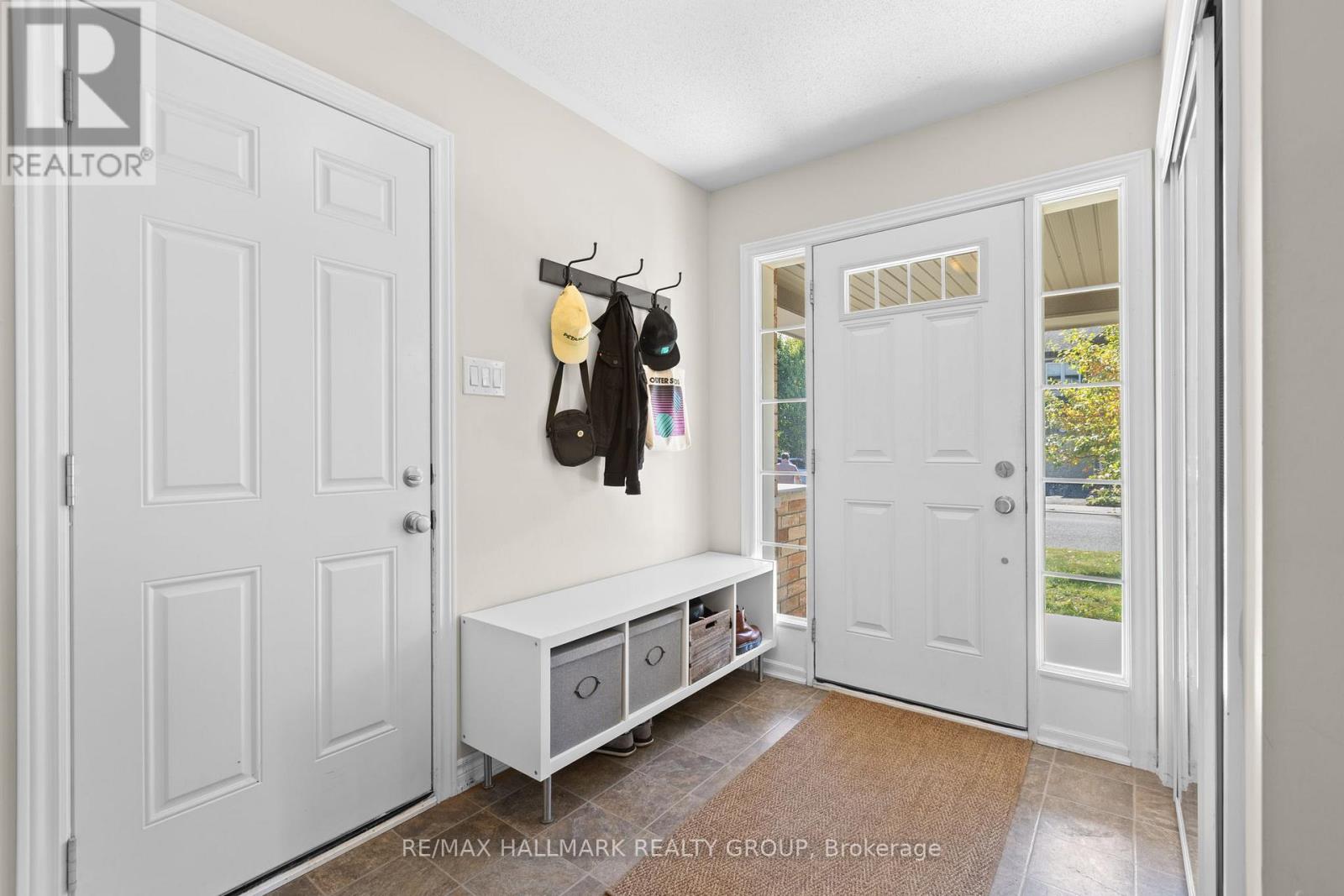 469 Meadowhawk Crescent