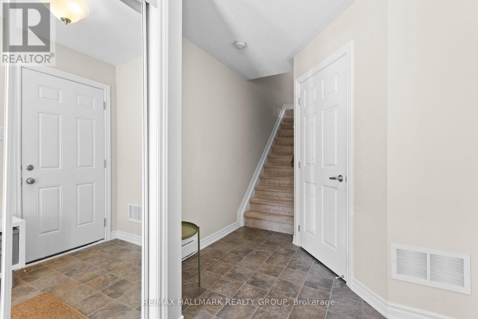 469 Meadowhawk Crescent