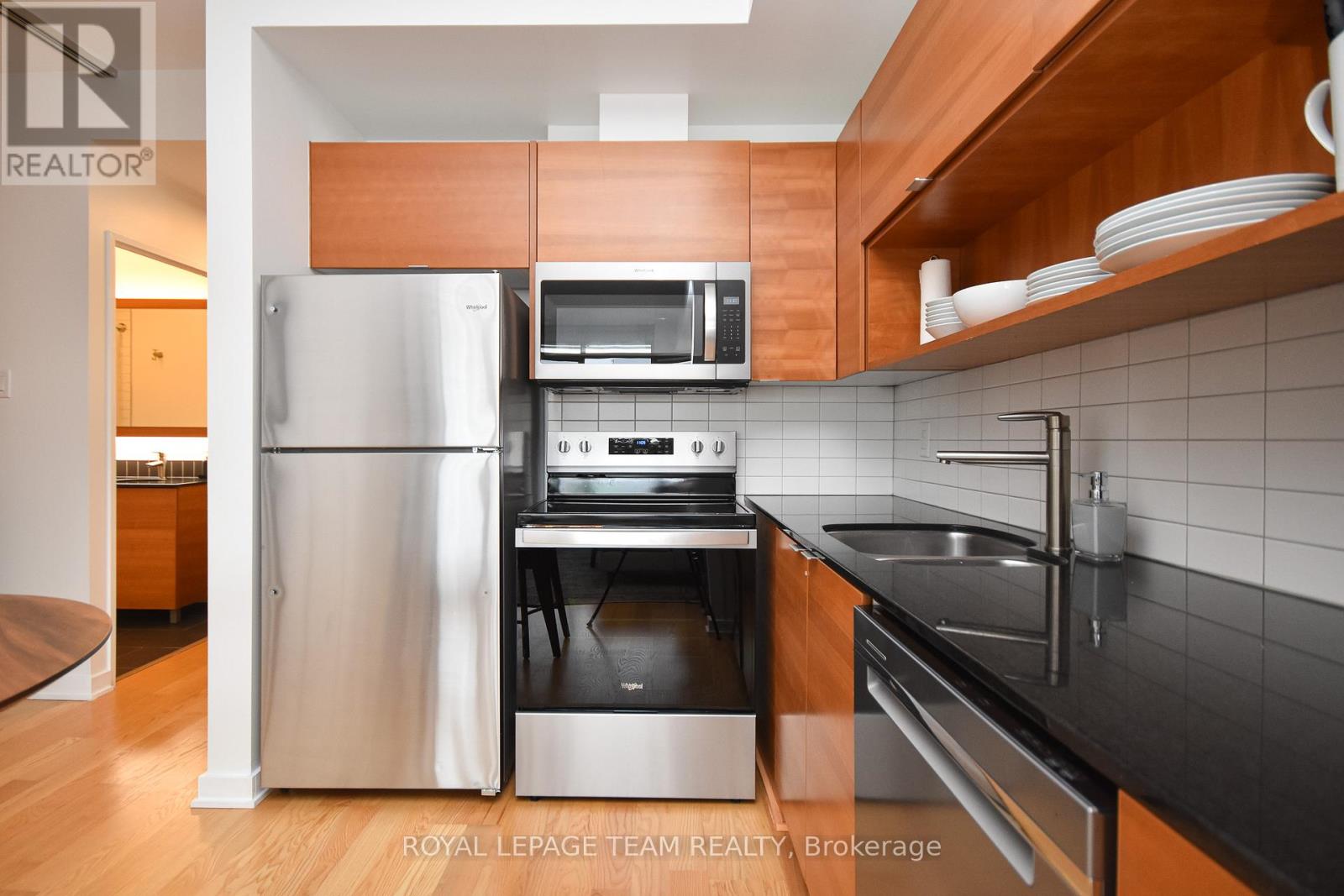 1206 - 324 Laurier Avenue W