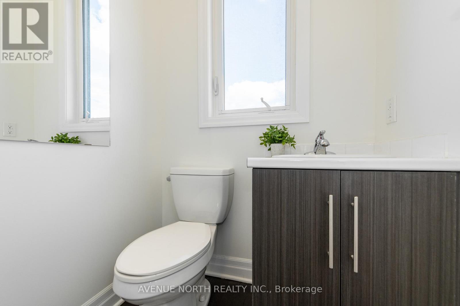 938 Woodroffe Avenue