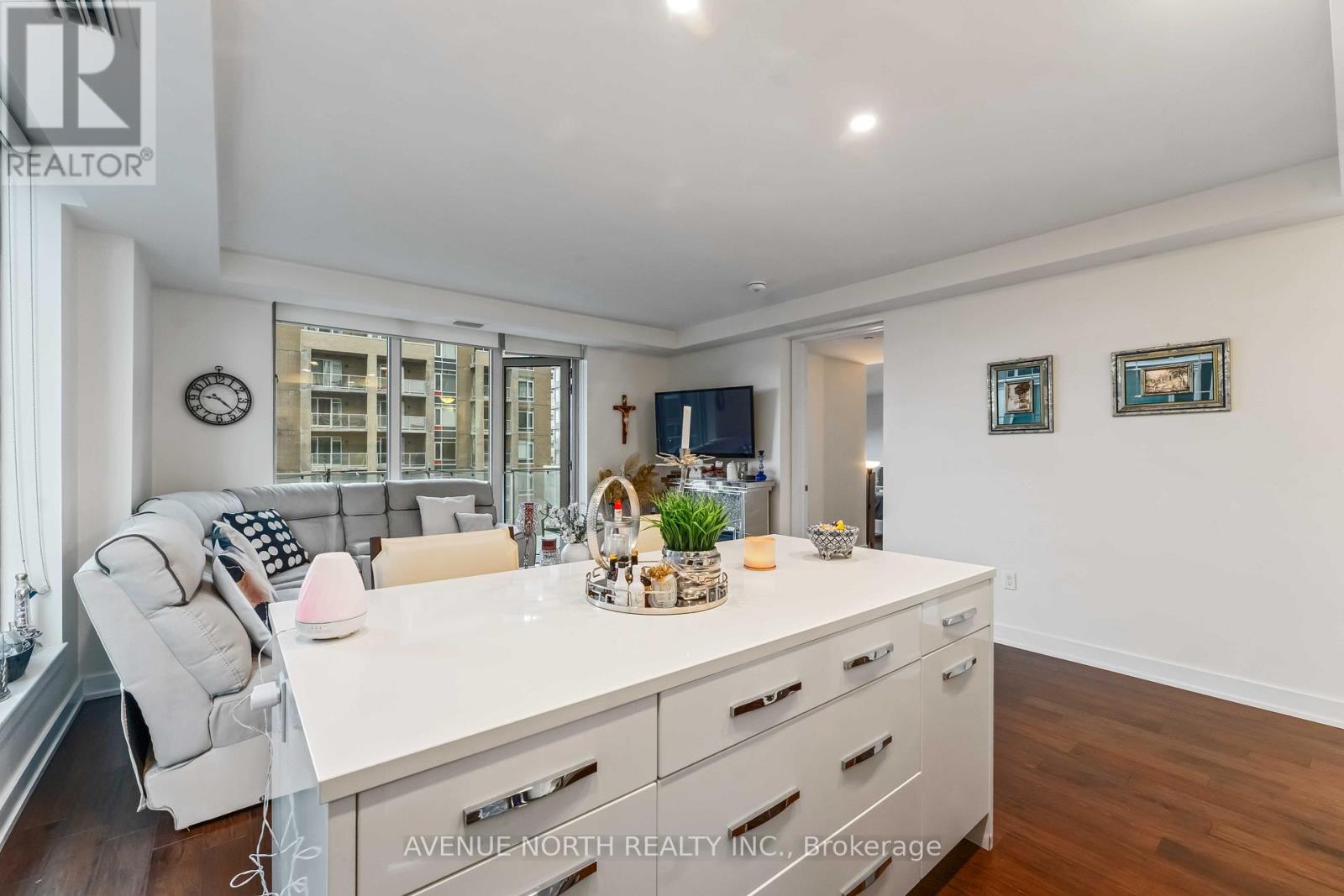 601 - 111 Champagne Avenue S