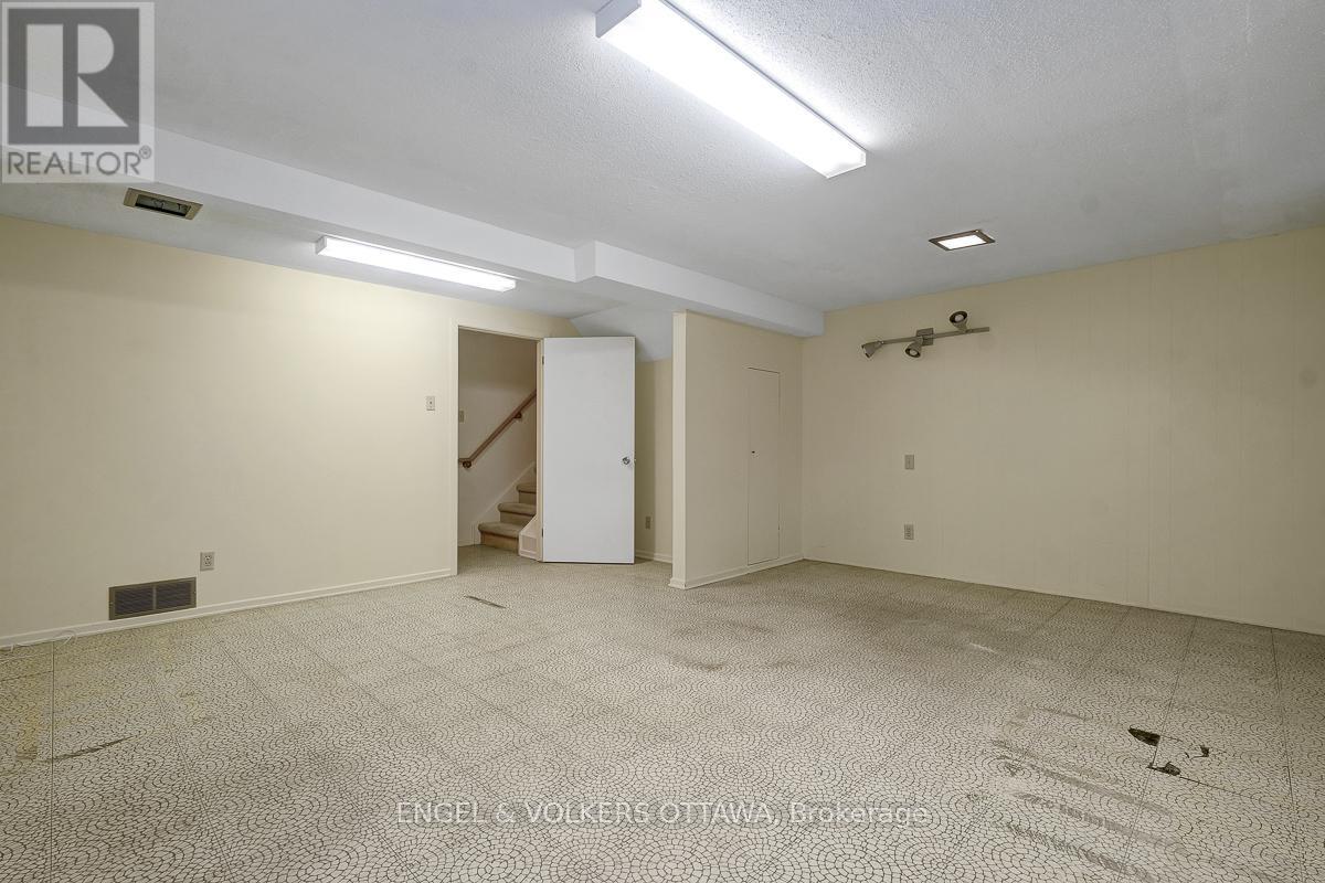 68 - 1947 Stonehenge Crescent