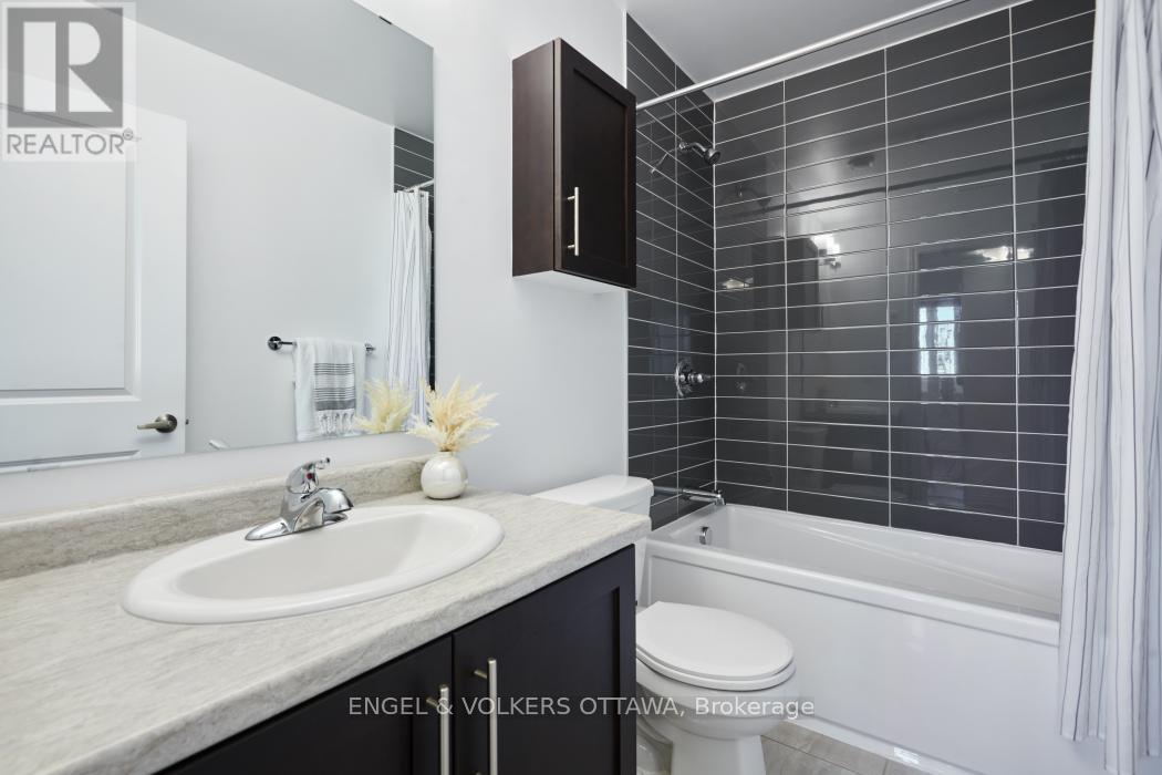 L - 50 Jaguar Private