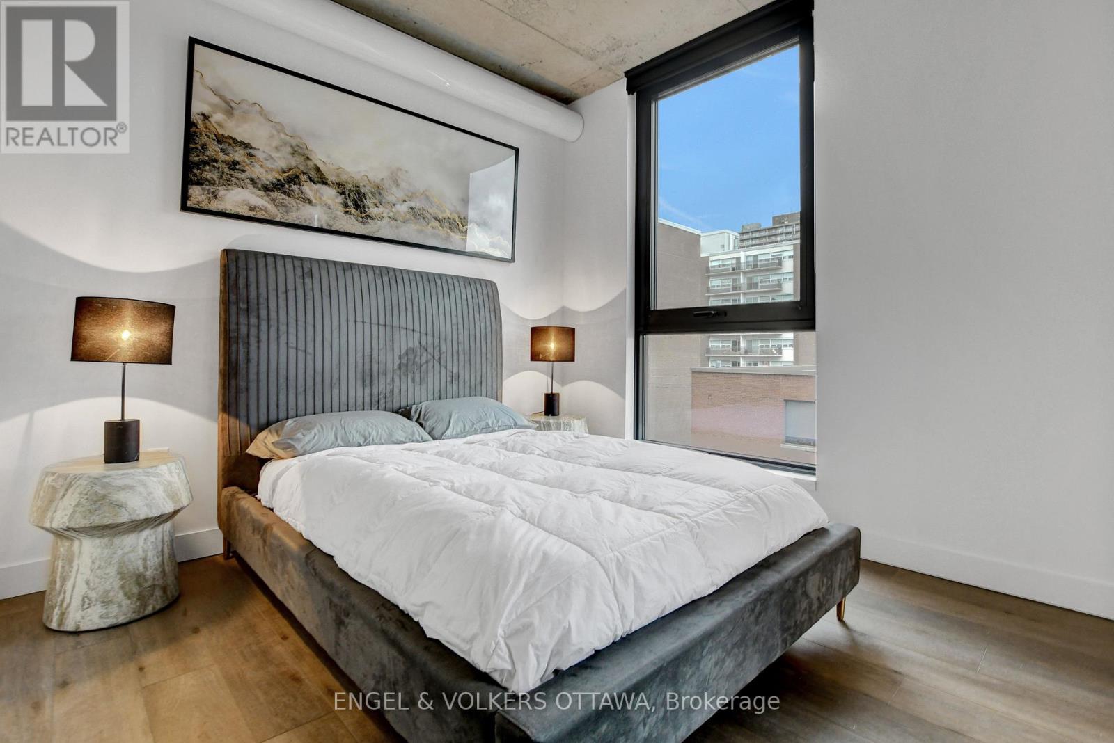 405 - 10 James Street