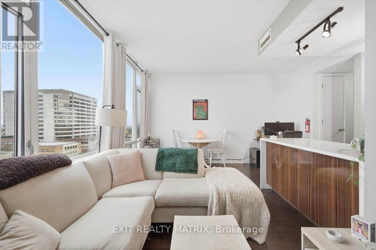 903 - 201 Parkdale Avenue W