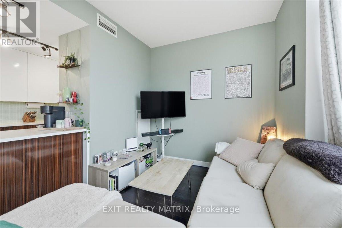 903 - 201 Parkdale Avenue W