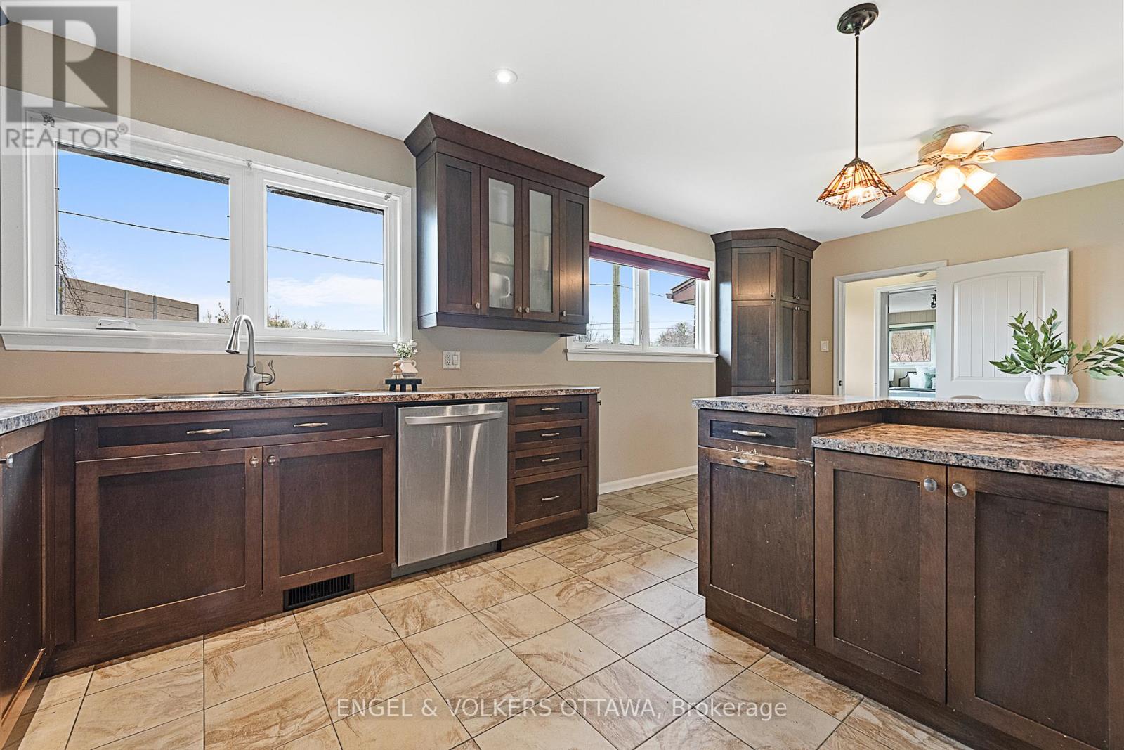 989 Connaught Avenue