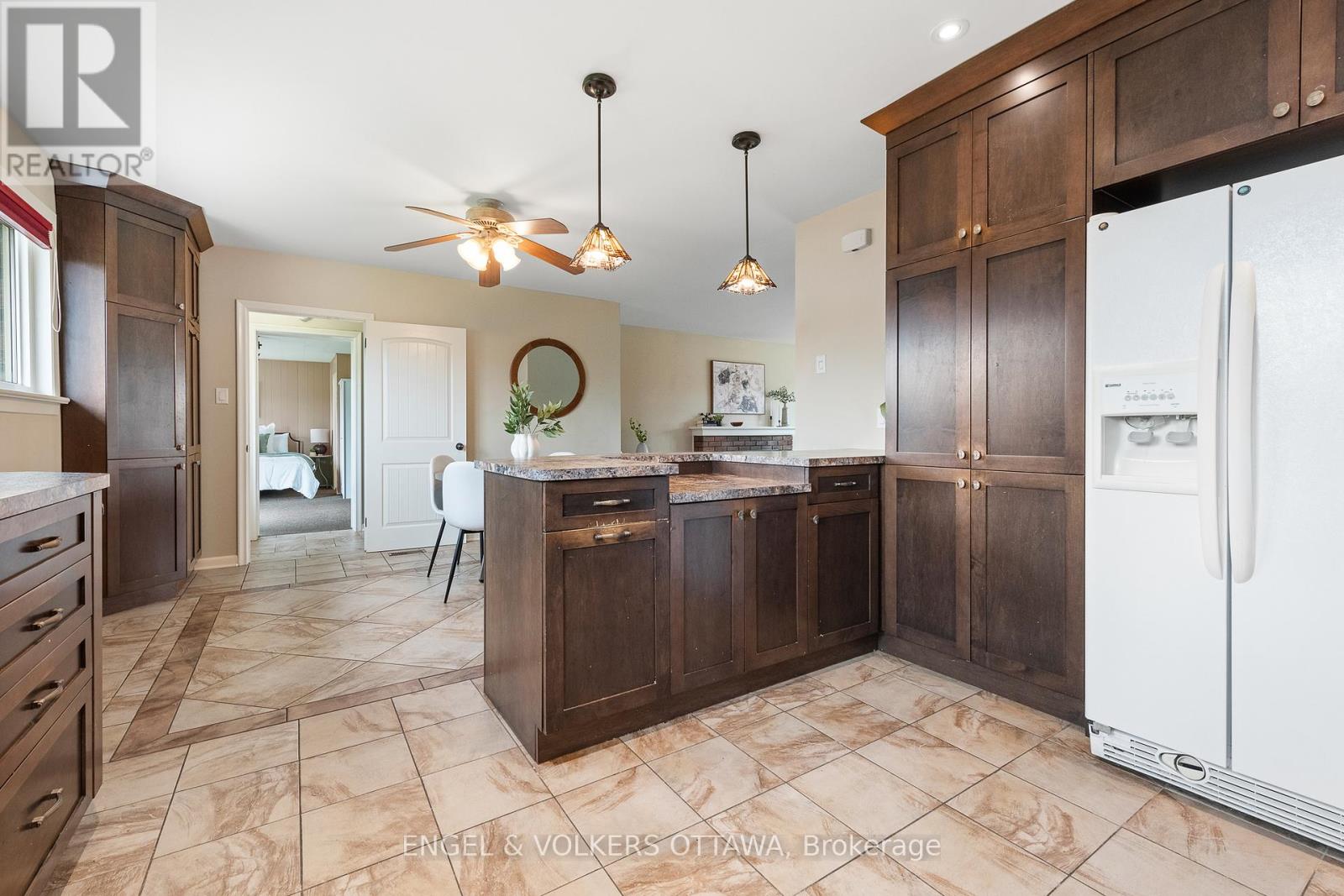 989 Connaught Avenue