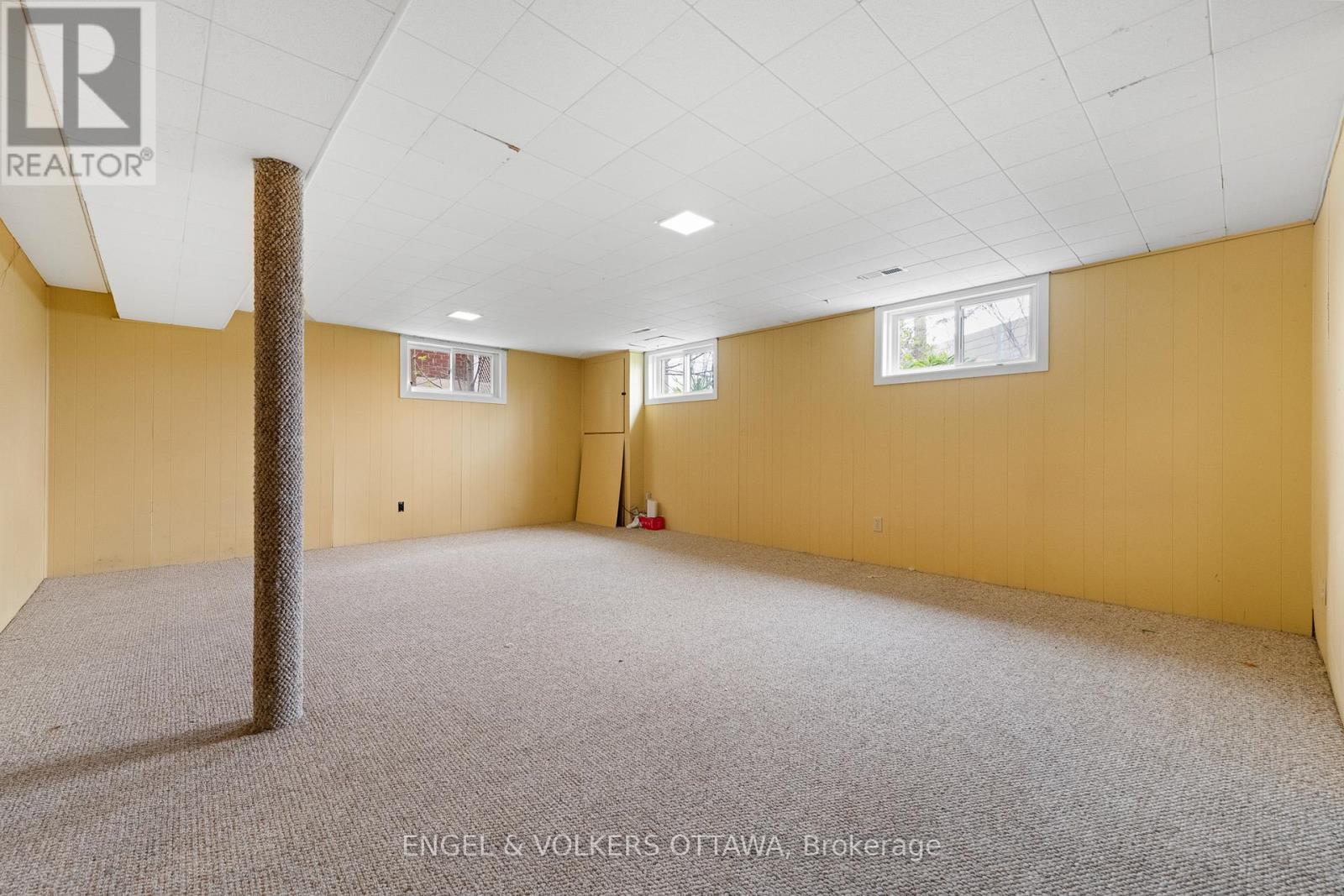 989 Connaught Avenue