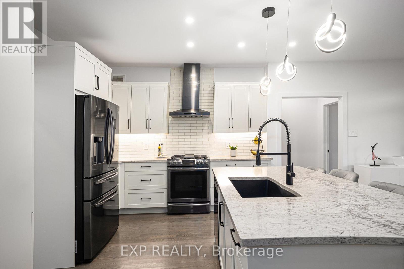 66 Bald Eagle Crescent