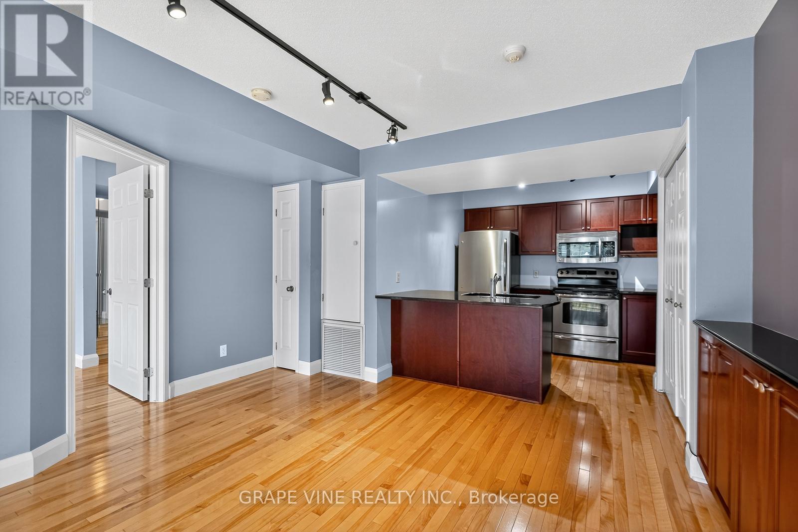 301u - 1921 St. Joseph Boulevard