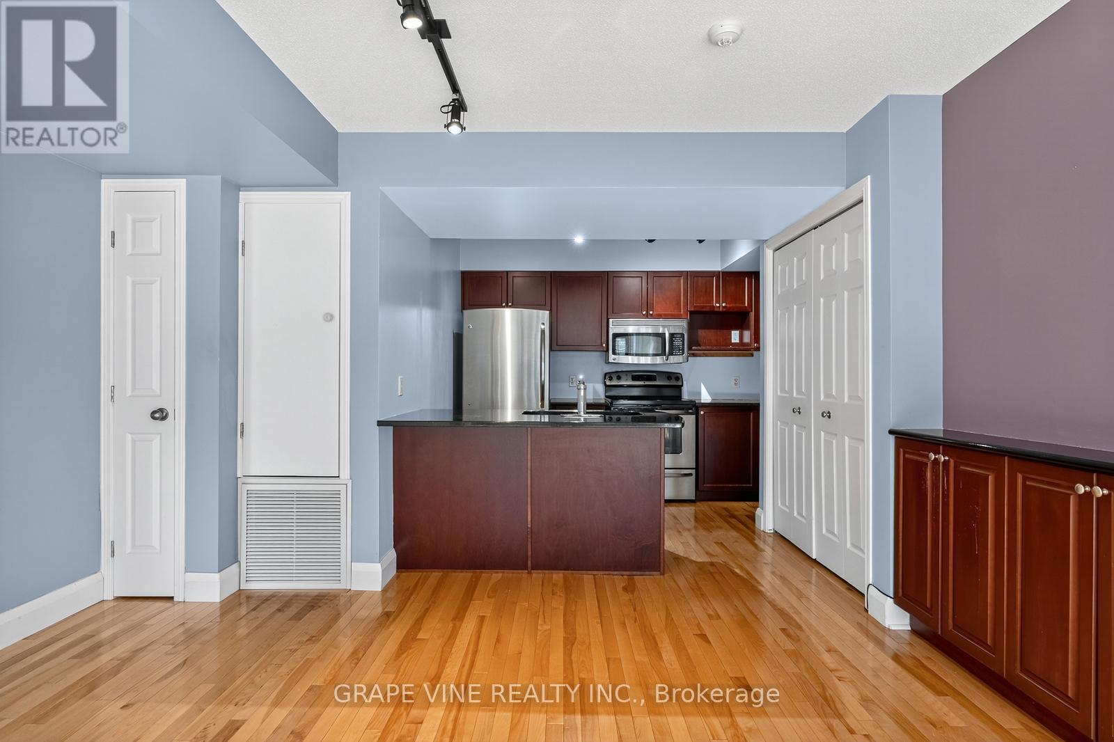 301u - 1921 St. Joseph Boulevard