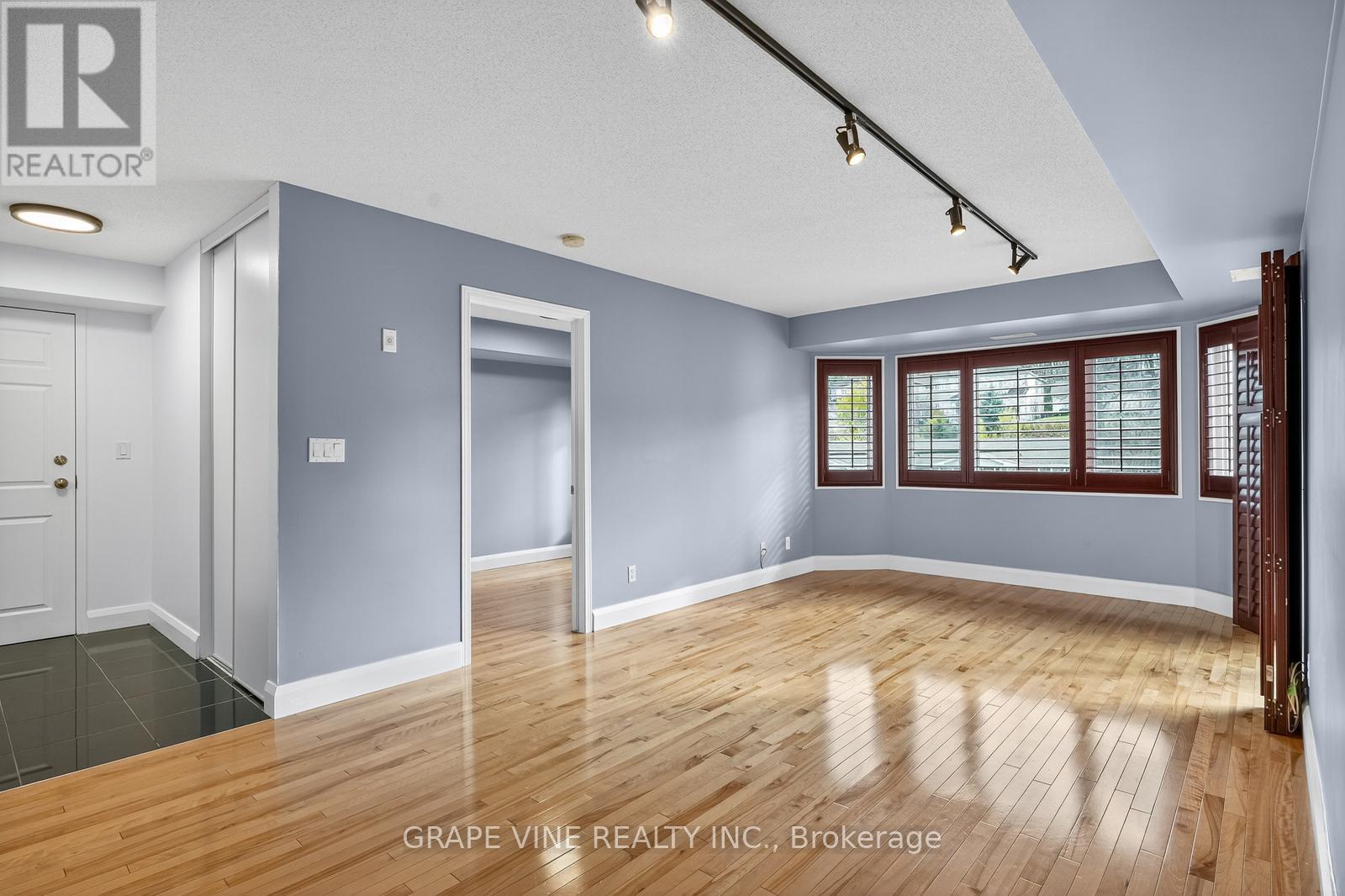 301u - 1921 St. Joseph Boulevard