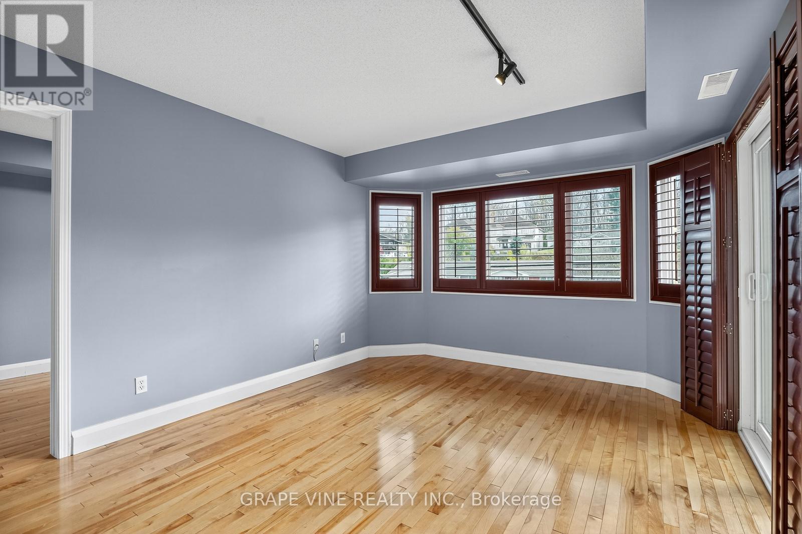 301u - 1921 St. Joseph Boulevard