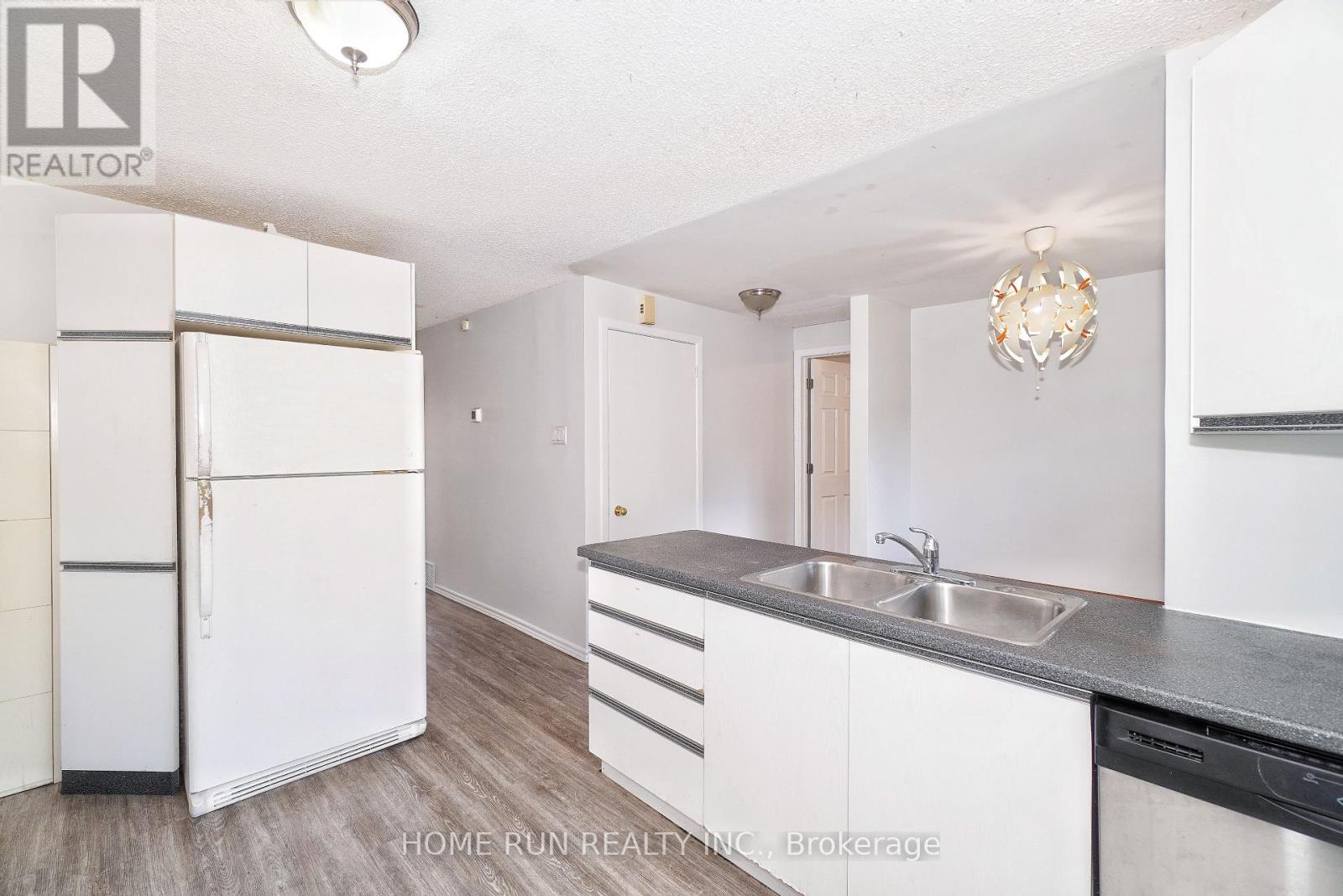 1292 Meadowlands Drive E