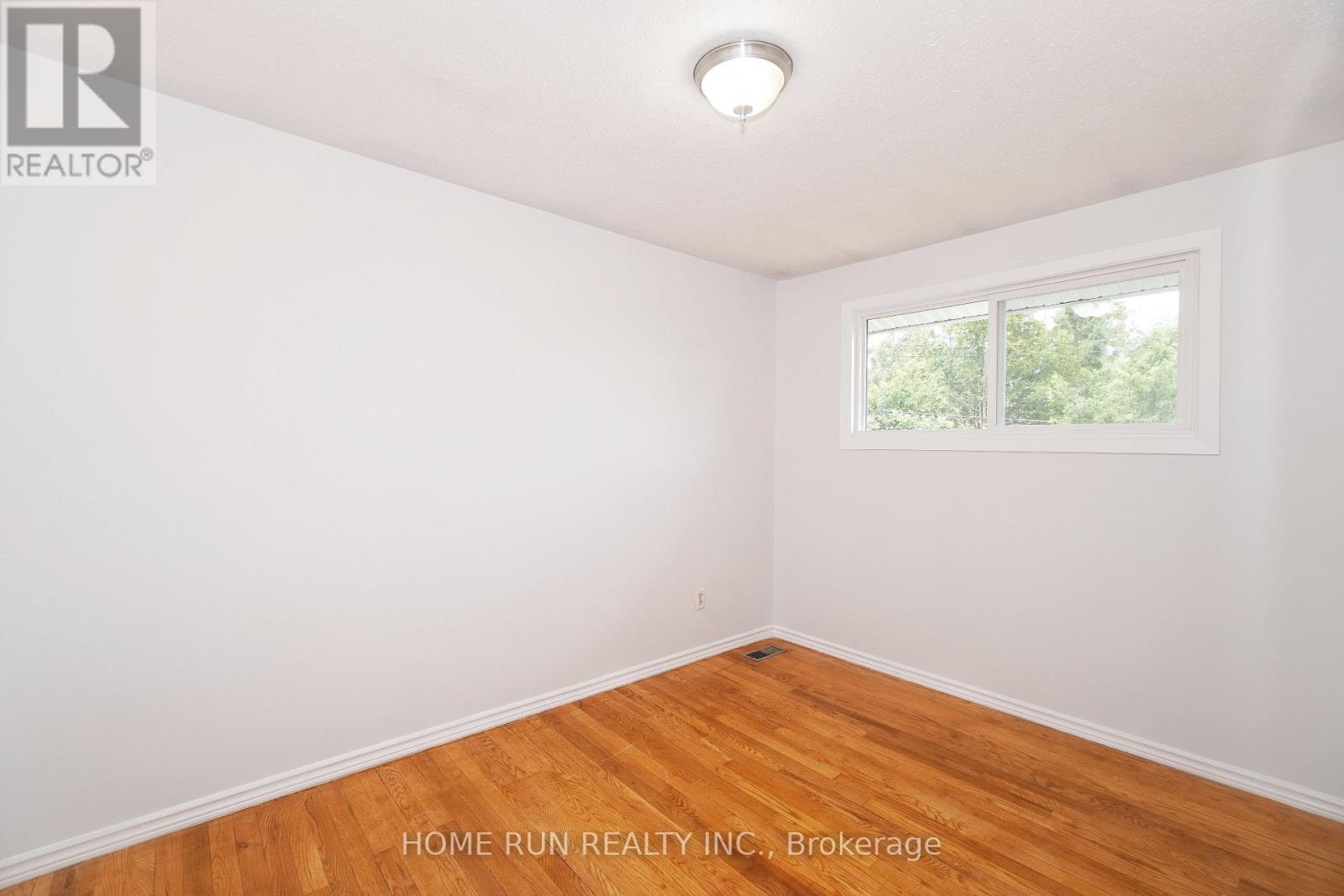 1292 Meadowlands Drive E