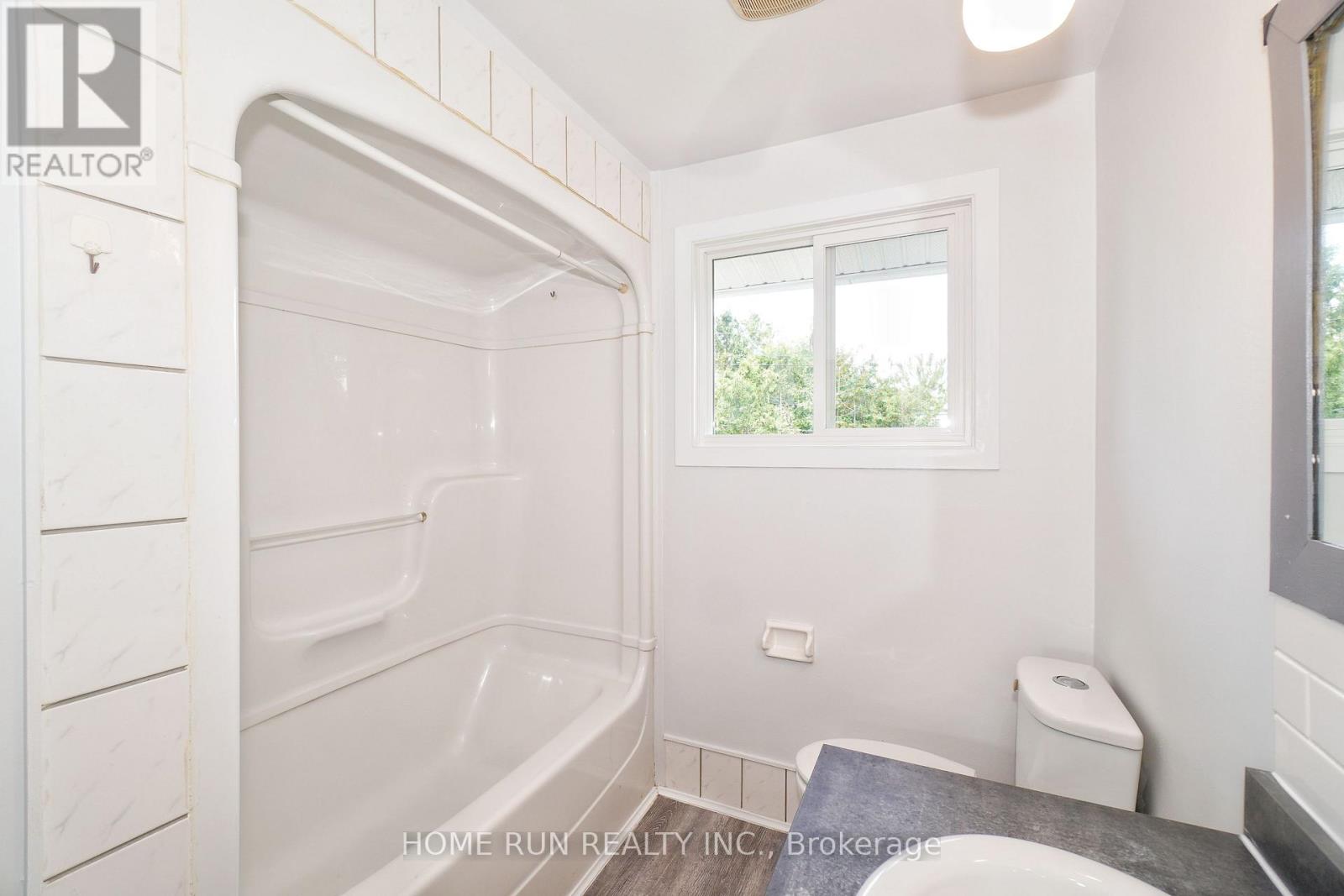 1292 Meadowlands Drive E