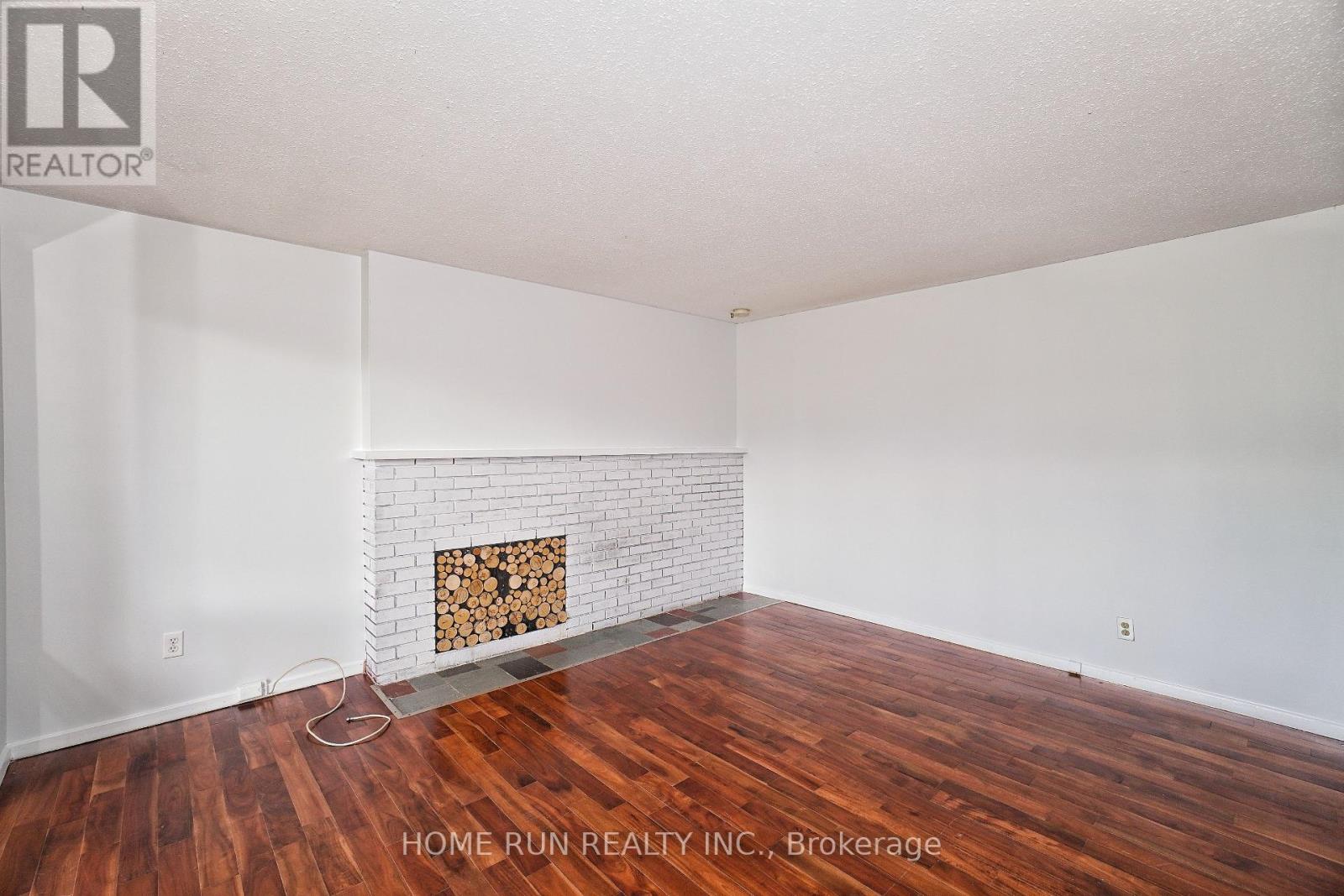 1292 Meadowlands Drive E