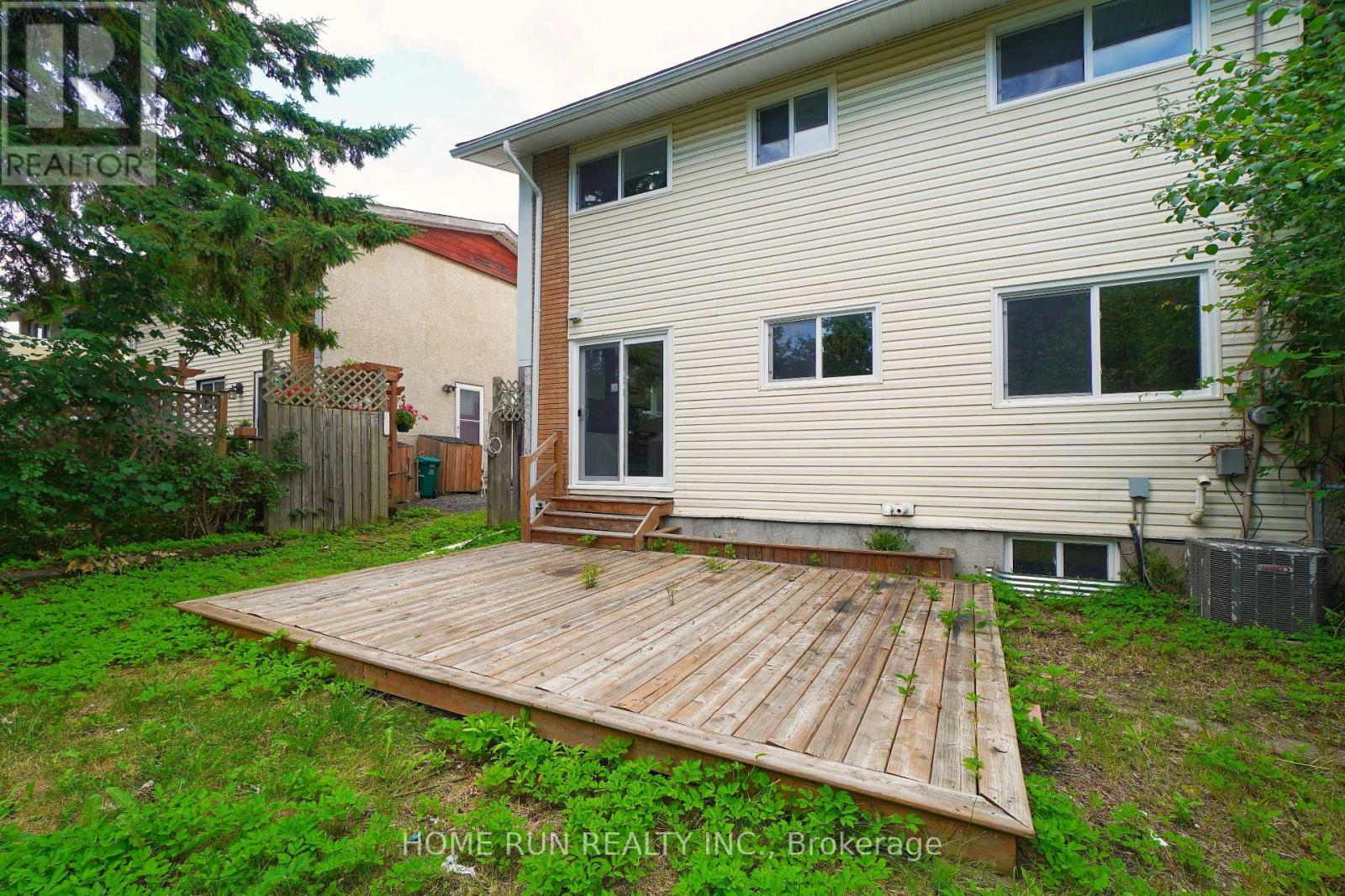 1292 Meadowlands Drive E