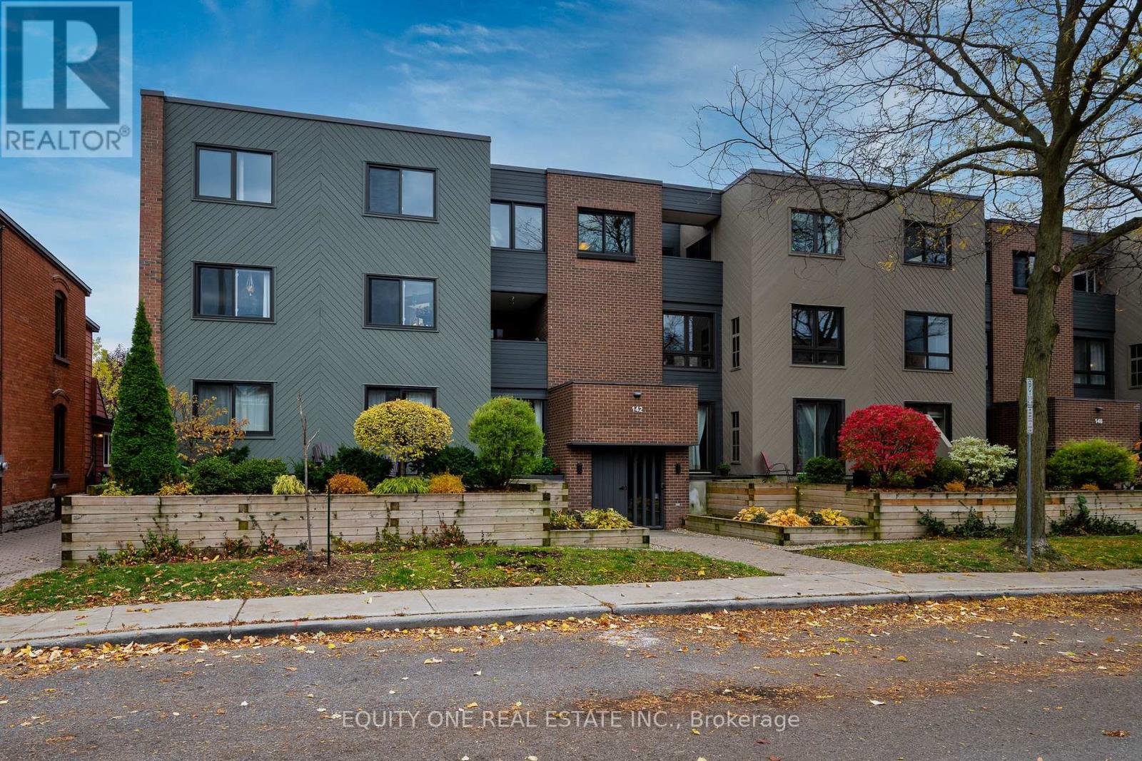 2b - 142 Waverley Street