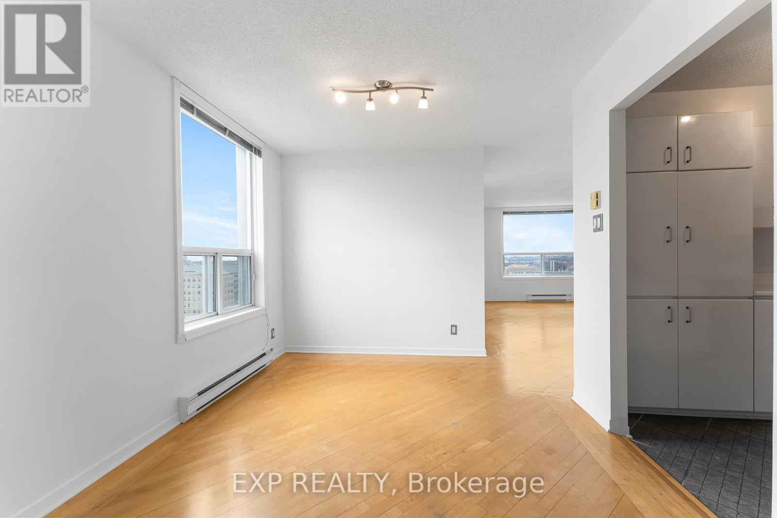 Ph10 - 215 Parkdale Avenue