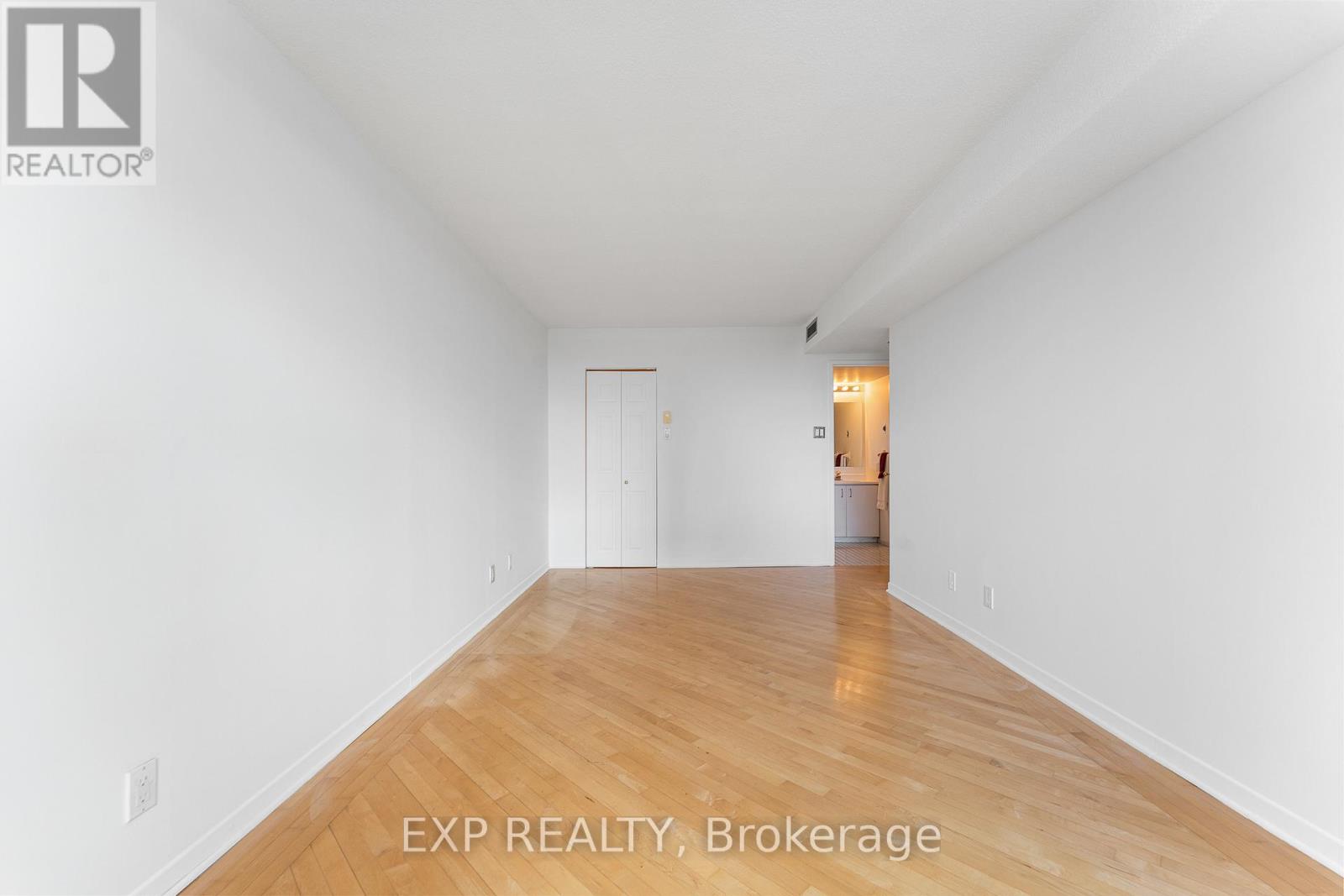 Ph10 - 215 Parkdale Avenue