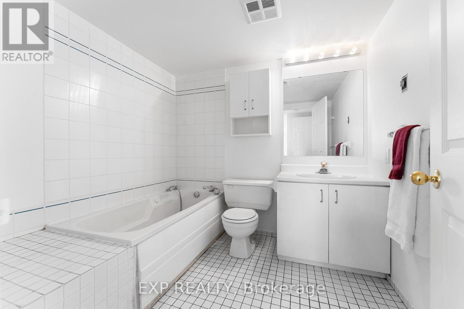 Ph10 - 215 Parkdale Avenue