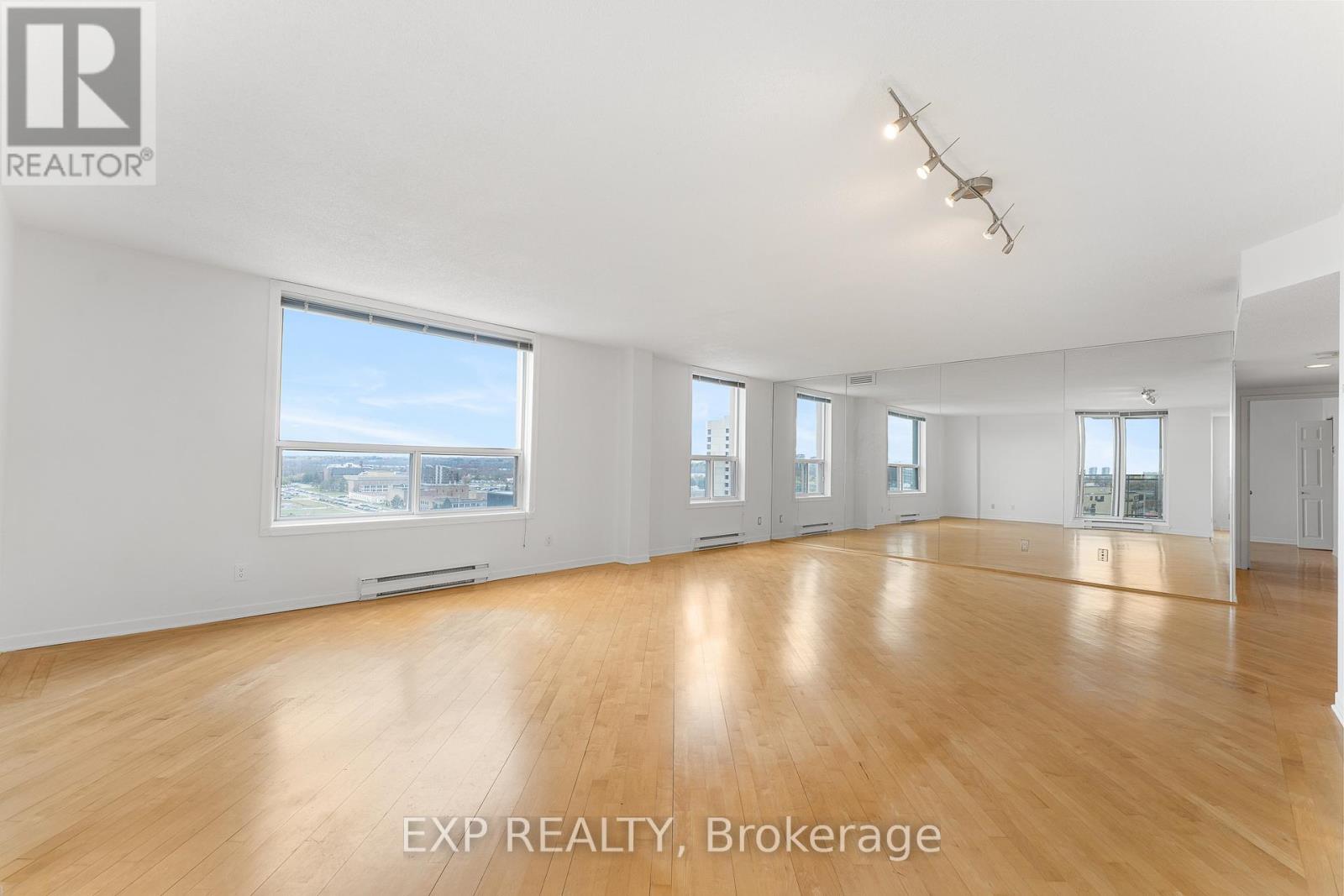 Ph10 - 215 Parkdale Avenue