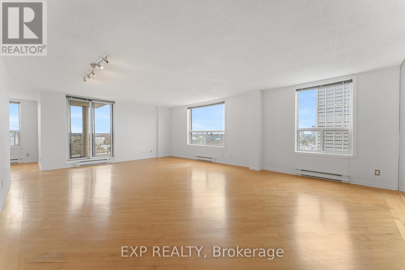 Ph10 - 215 Parkdale Avenue